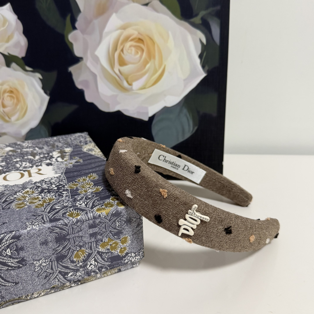 配专柜包装DIOR（迪奥）最新发箍小仙女快入手特殊材质 不嘞头可盐可甜～