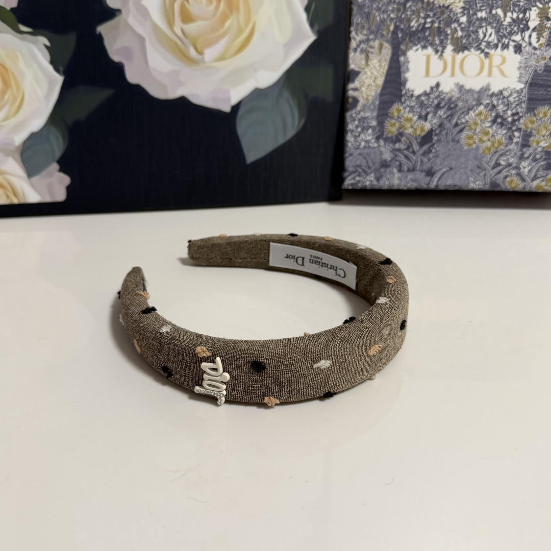 配专柜包装DIOR（迪奥）最新发箍小仙女快入手特殊材质 不嘞头可盐可甜～