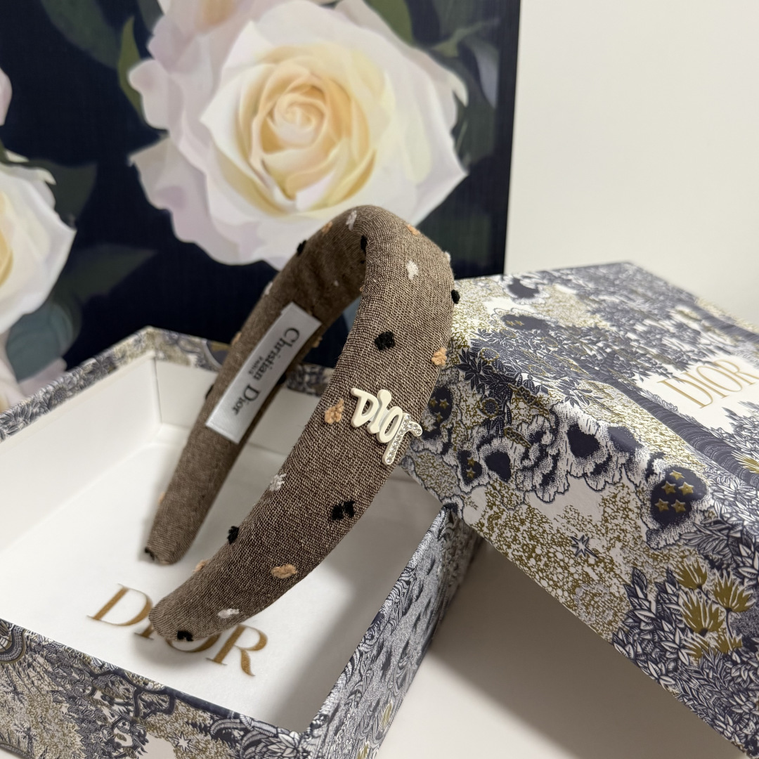 配专柜包装DIOR（迪奥）最新发箍小仙女快入手特殊材质 不嘞头可盐可甜～