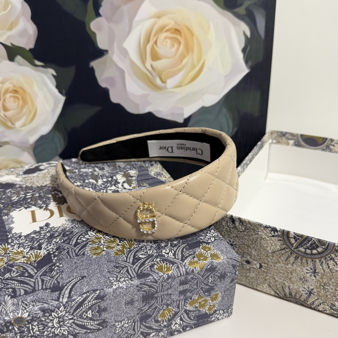 配专柜包装DIOR（迪奥）最新发箍小仙女快入手特殊材质 不嘞头可盐可甜～