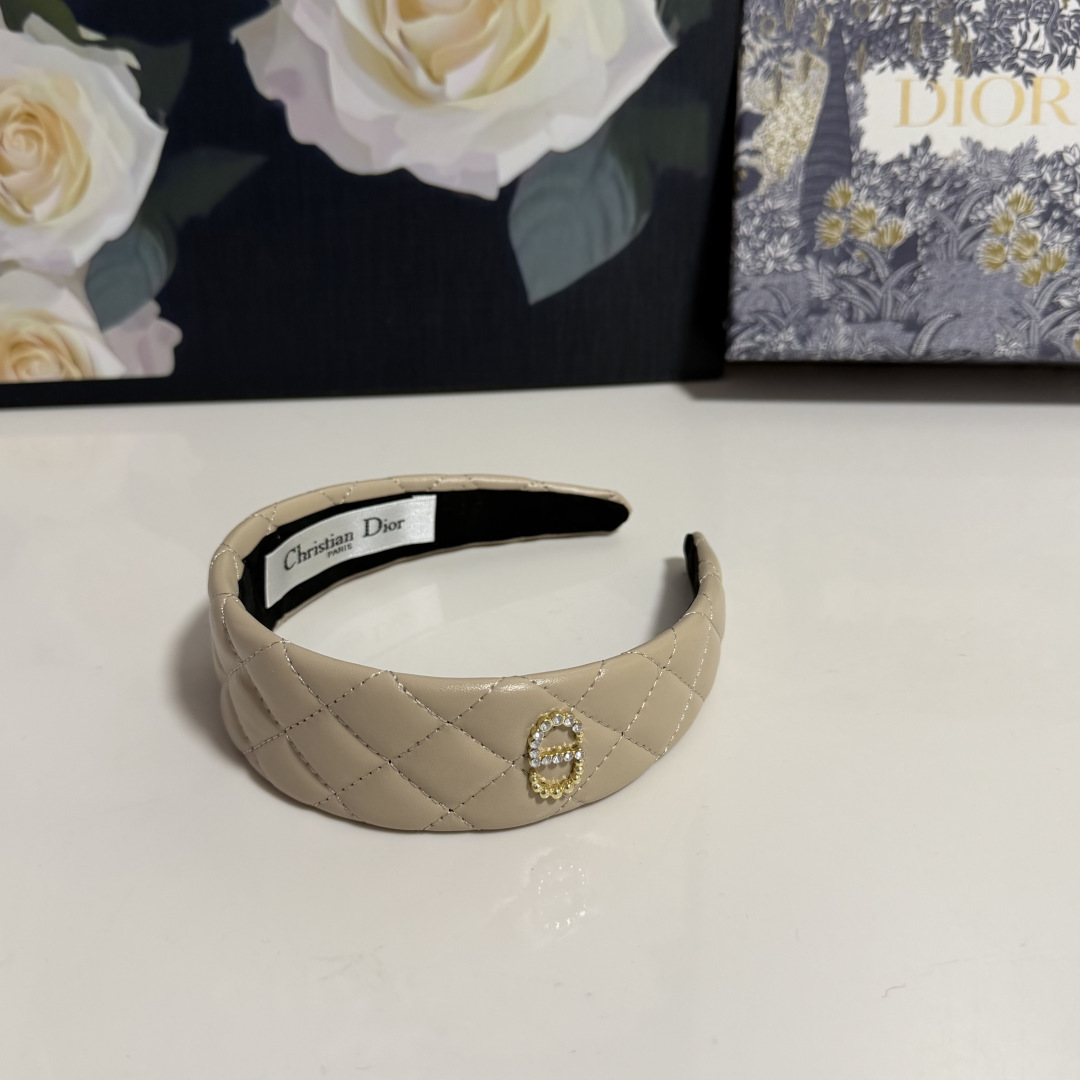 配专柜包装DIOR（迪奥）最新发箍小仙女快入手特殊材质 不嘞头可盐可甜～