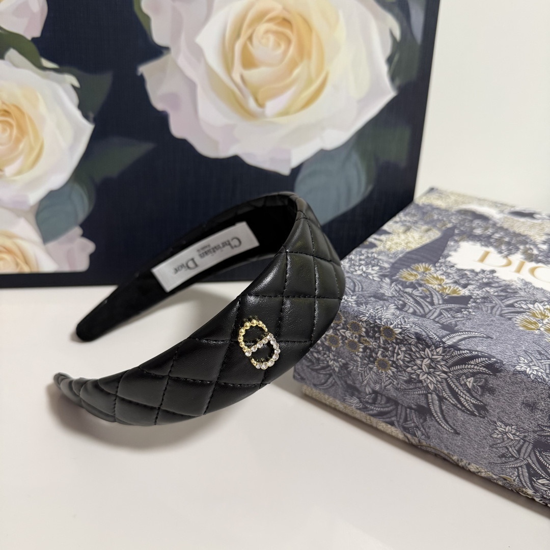 配专柜包装DIOR（迪奥）最新发箍小仙女快入手特殊材质 不嘞头可盐可甜～