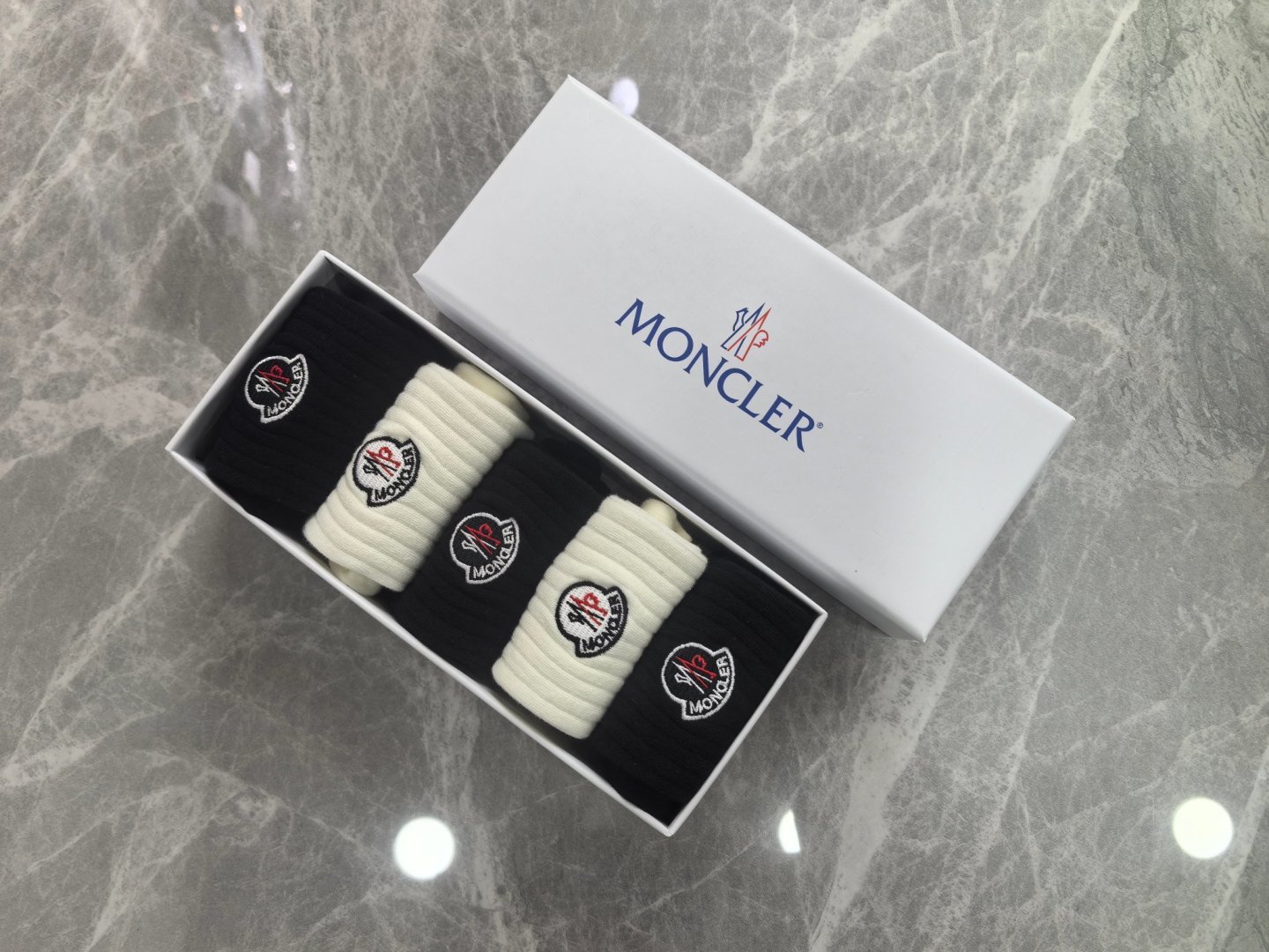 NO:719127,Specially equipped with counter packaging MONCLER's latest double-needle mid-length embroidery style pile socks!  Five pairs in a box, synchronized tube socks at the counter, big brands going out on the street, must-have socks for fashionistas, stockings, socks, Moncler, socks19860909特 配专柜包装 MONCLER（蒙口）最新双针中长筒刺绣款堆堆袜袜子！一盒五双,专柜同步筒袜袜子,大牌出街,潮人必备超好搭袜子,丝袜,袜子,Moncler,socks,accessory