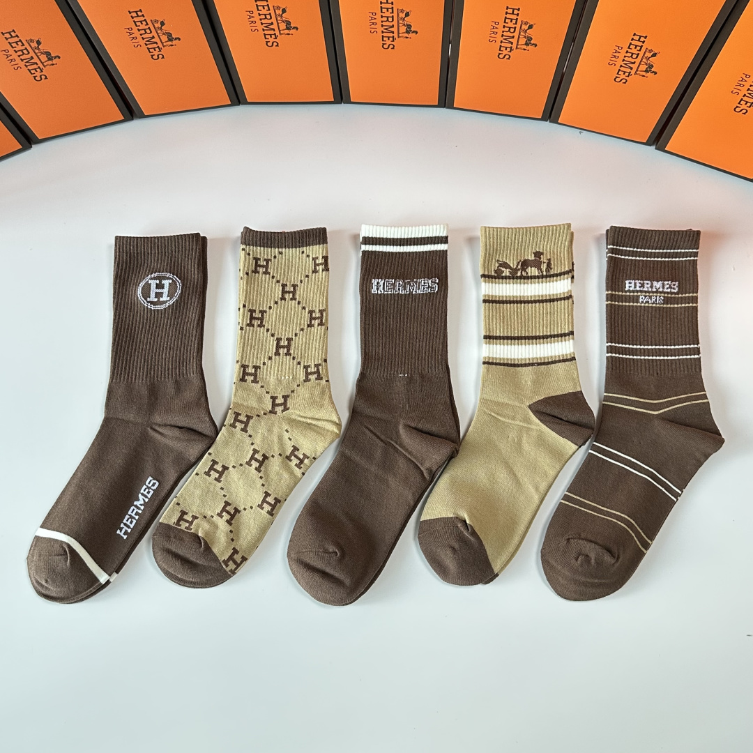 NO:719133,Specially packaged Hermes new mid-length pile socks!  Five pairs in a box, synchronized tube socks at the counter, big brands out on the street, must-have socks for fashionistas, stockings, socks, hermes, hermes, socks19860909特 配包装 Hermes（爱马仕）新款中长款堆堆袜袜子！一盒五双, 专柜同步筒款袜子,大牌出街,潮人必备超好搭袜子,丝袜,袜子,hermes,hermes,socks,accessory
