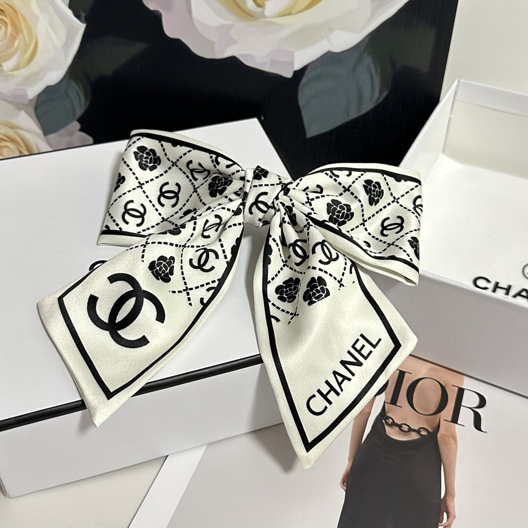 配专柜包装Chanel（香奈儿）最新蝴蝶结中古发夹#信我！人手必备的单品 这件必须买洋气神仙颜值💕💫小仙