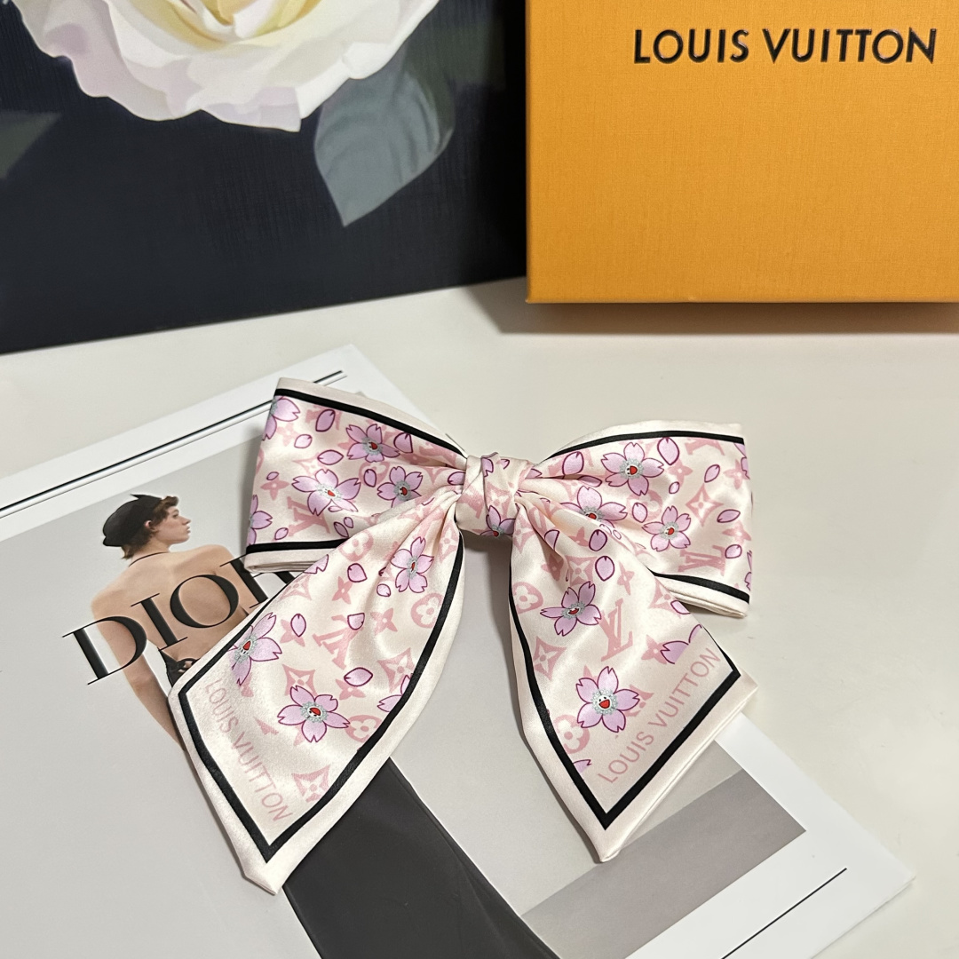 配专柜包装Lv（路易威登）最新蝴蝶结中古发夹#信我！人手必备的单品 这件必须买洋气神仙颜值💕💫小仙女要收