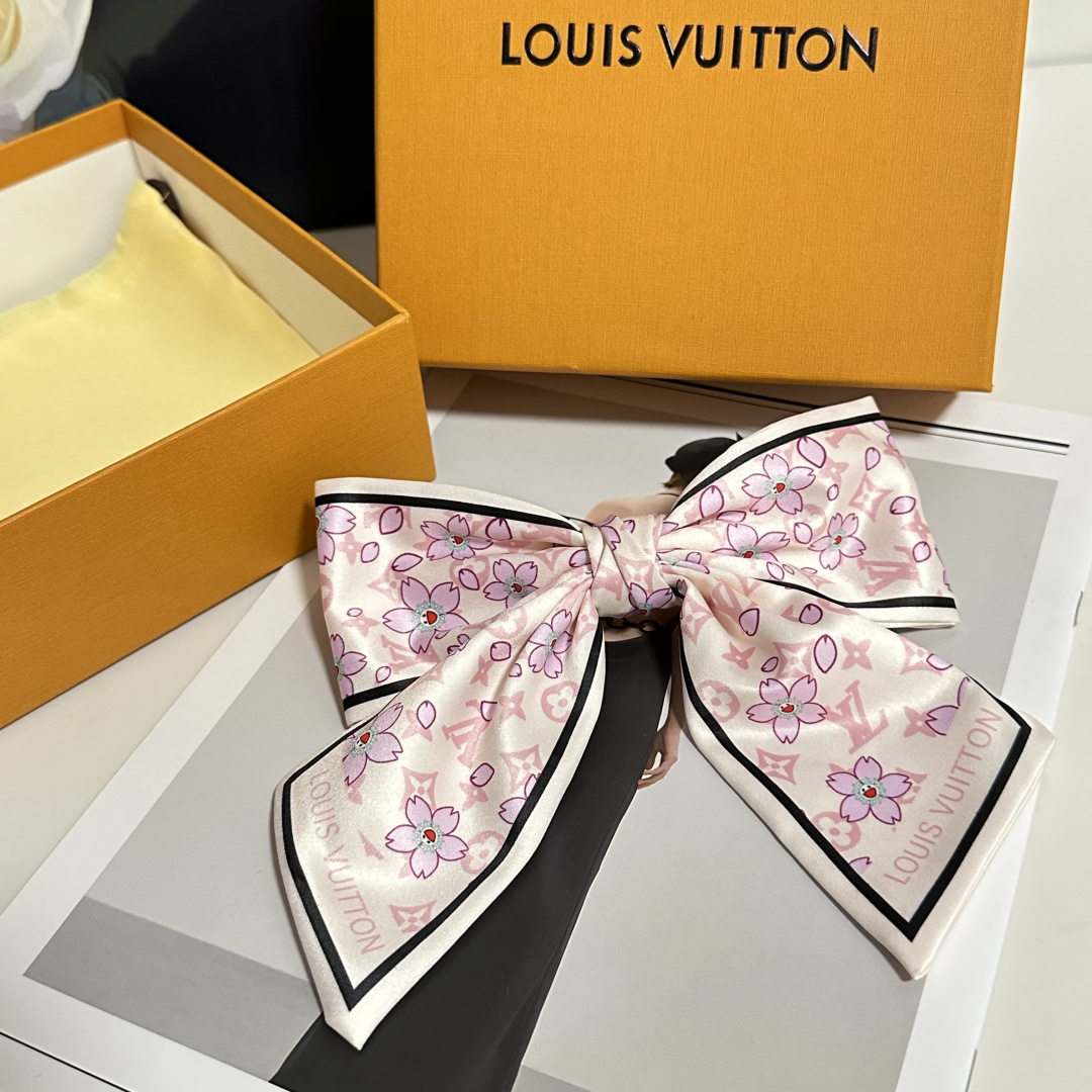 配专柜包装Lv（路易威登）最新蝴蝶结中古发夹#信我！人手必备的单品 这件必须买洋气神仙颜值💕💫小仙女要收