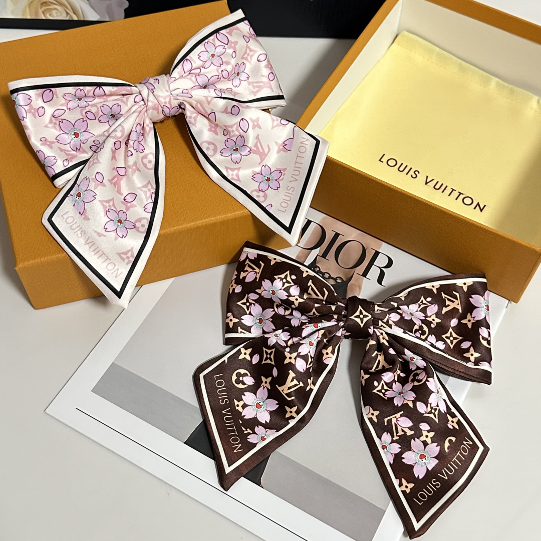 配专柜包装Lv（路易威登）最新蝴蝶结中古发夹#信我！人手必备的单品 这件必须买洋气神仙颜值💕💫小仙女要收