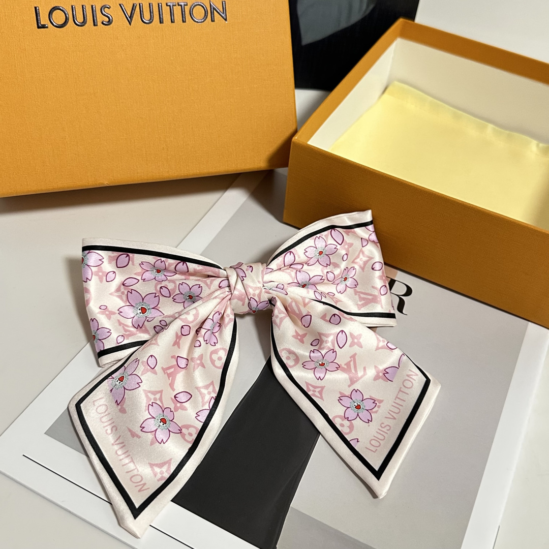 配专柜包装Lv（路易威登）最新蝴蝶结中古发夹#信我！人手必备的单品 这件必须买洋气神仙颜值💕💫小仙女要收