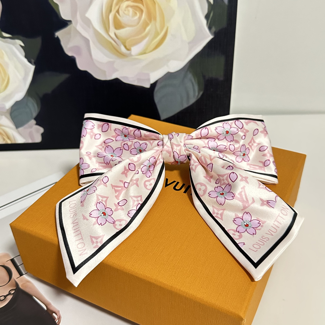 配专柜包装Lv（路易威登）最新蝴蝶结中古发夹#信我！人手必备的单品 这件必须买洋气神仙颜值💕💫小仙女要收