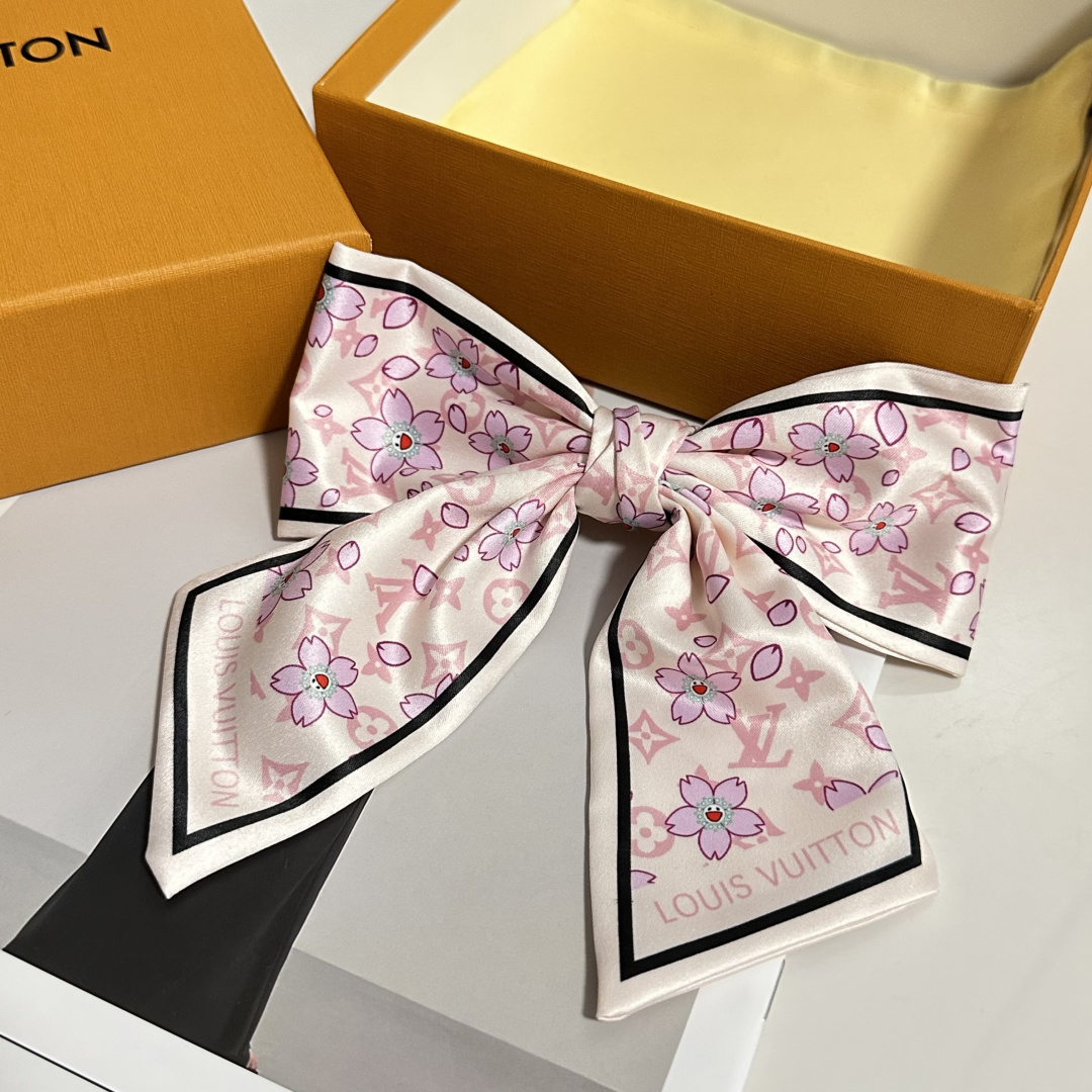 配专柜包装Lv（路易威登）最新蝴蝶结中古发夹#信我！人手必备的单品 这件必须买洋气神仙颜值💕💫小仙女要收