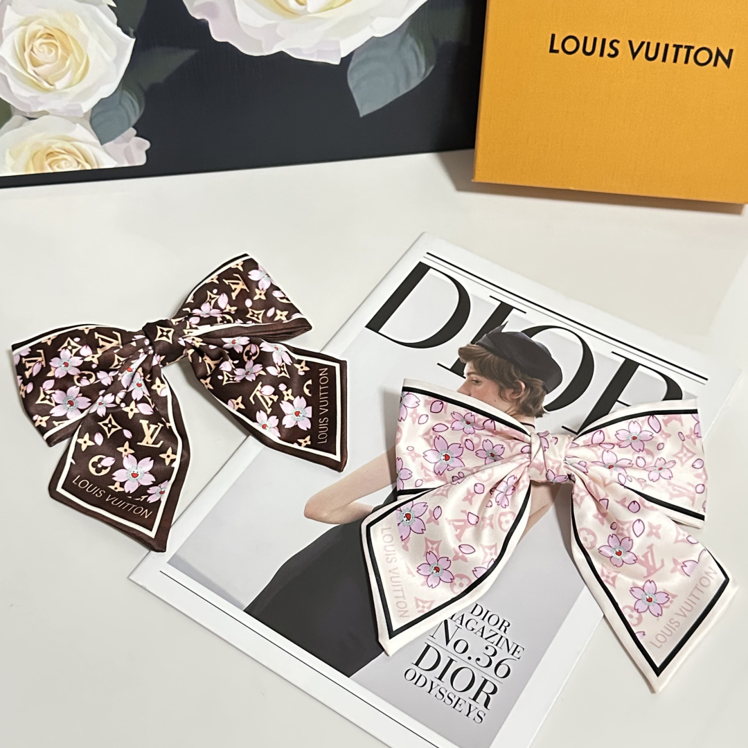 配专柜包装Lv（路易威登）最新蝴蝶结中古发夹#信我！人手必备的单品 这件必须买洋气神仙颜值💕💫小仙女要收
