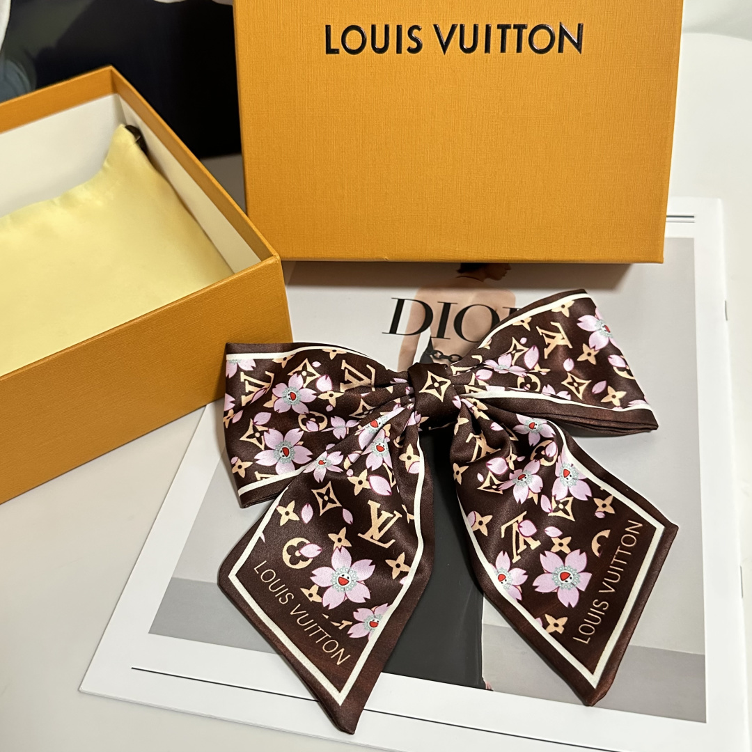配专柜包装Lv（路易威登）最新蝴蝶结中古发夹#信我！人手必备的单品 这件必须买洋气神仙颜值💕💫小仙女要收