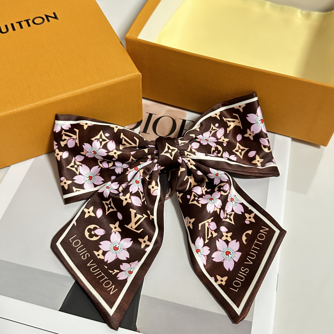 配专柜包装Lv（路易威登）最新蝴蝶结中古发夹#信我！人手必备的单品 这件必须买洋气神仙颜值💕💫小仙女要收