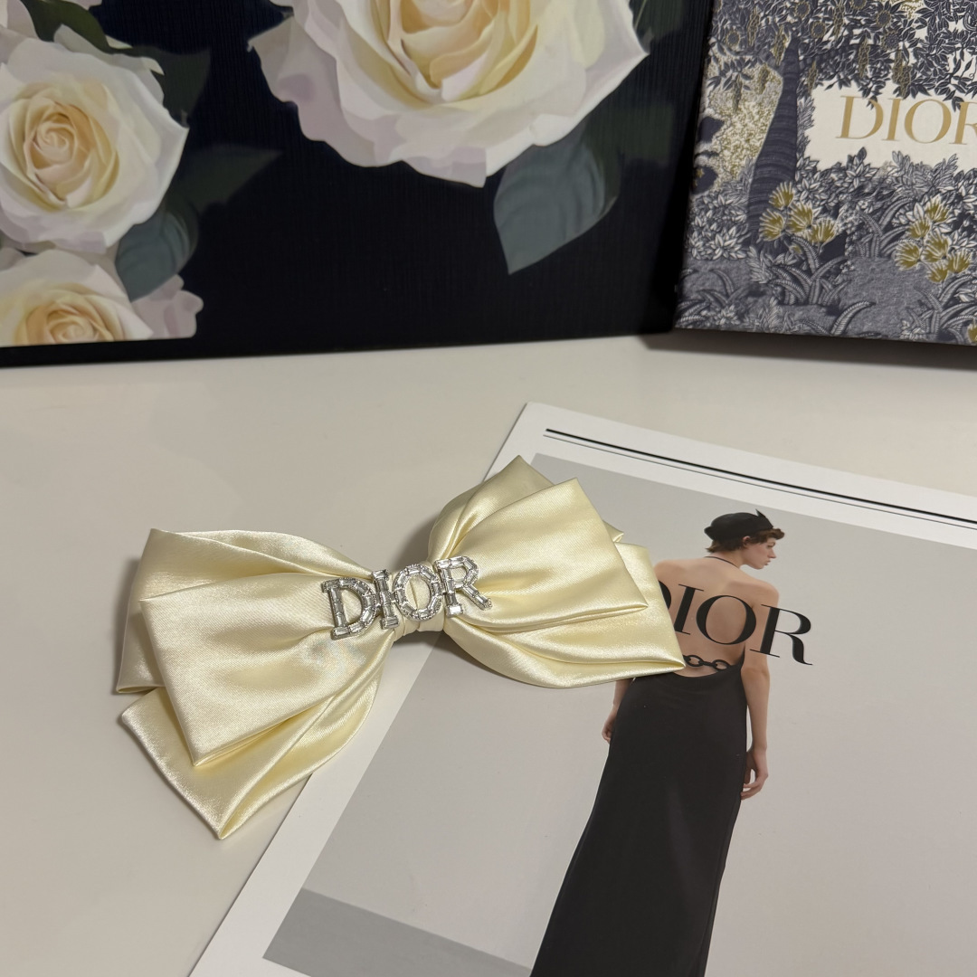 配专柜包装DIOR（迪奥）最新蝴蝶结中古五金水钻发夹#信我！人手必备的单品 这件必须买洋气神仙颜值💕💫小