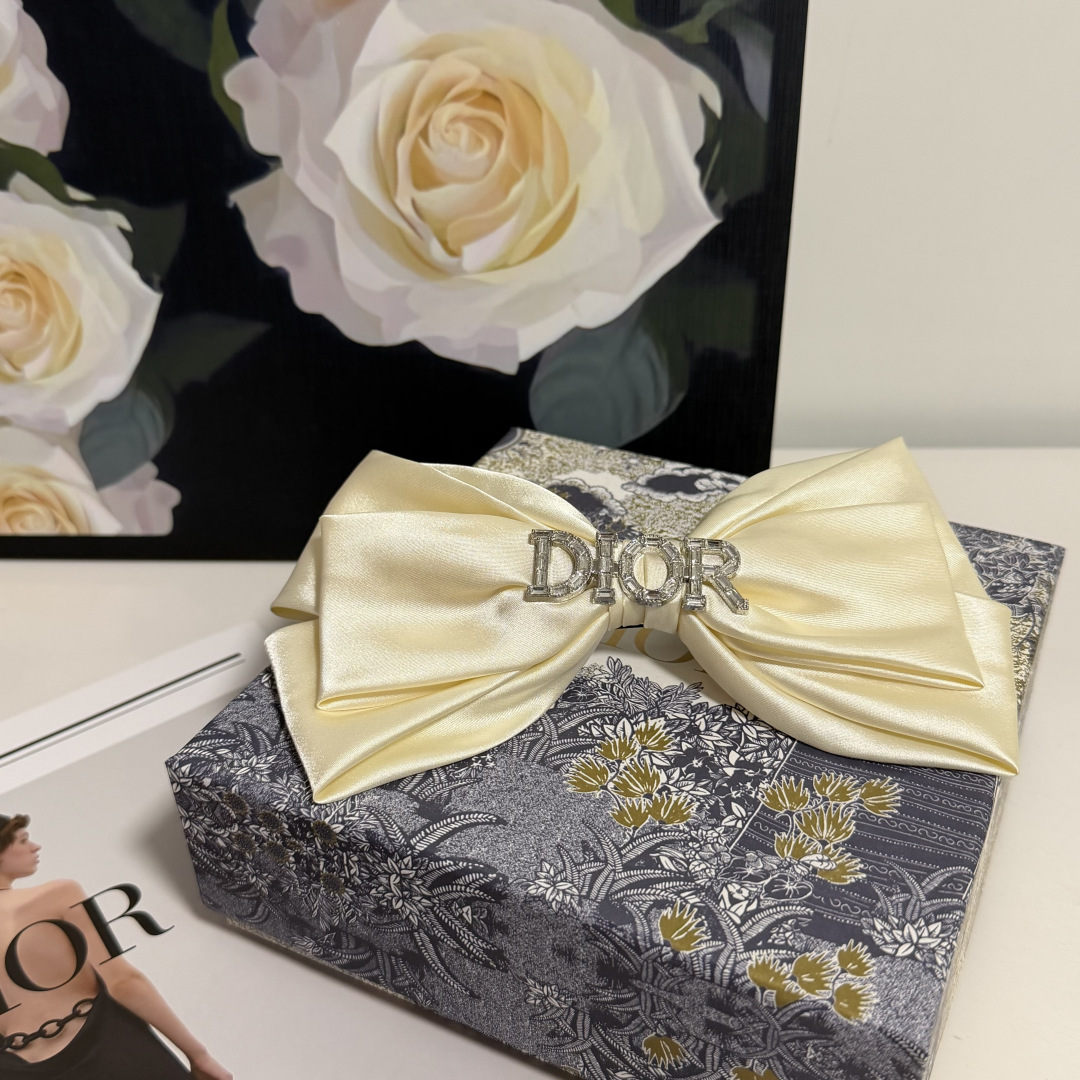 配专柜包装DIOR（迪奥）最新蝴蝶结中古五金水钻发夹#信我！人手必备的单品 这件必须买洋气神仙颜值💕💫小