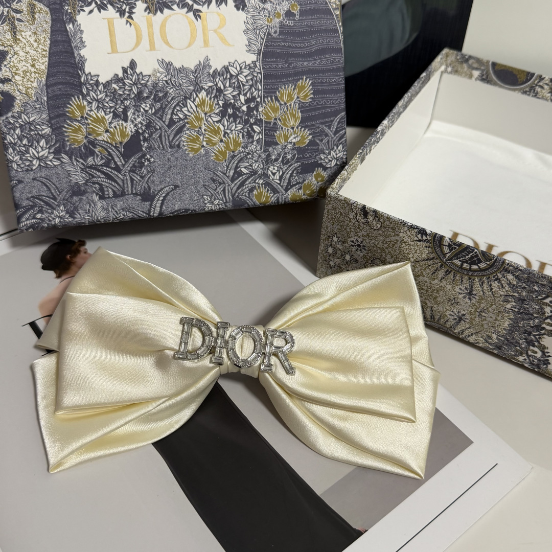 配专柜包装DIOR（迪奥）最新蝴蝶结中古五金水钻发夹#信我！人手必备的单品 这件必须买洋气神仙颜值💕💫小