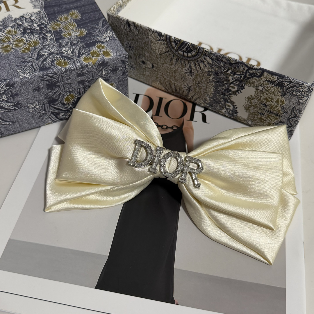 配专柜包装DIOR（迪奥）最新蝴蝶结中古五金水钻发夹#信我！人手必备的单品 这件必须买洋气神仙颜值💕💫小