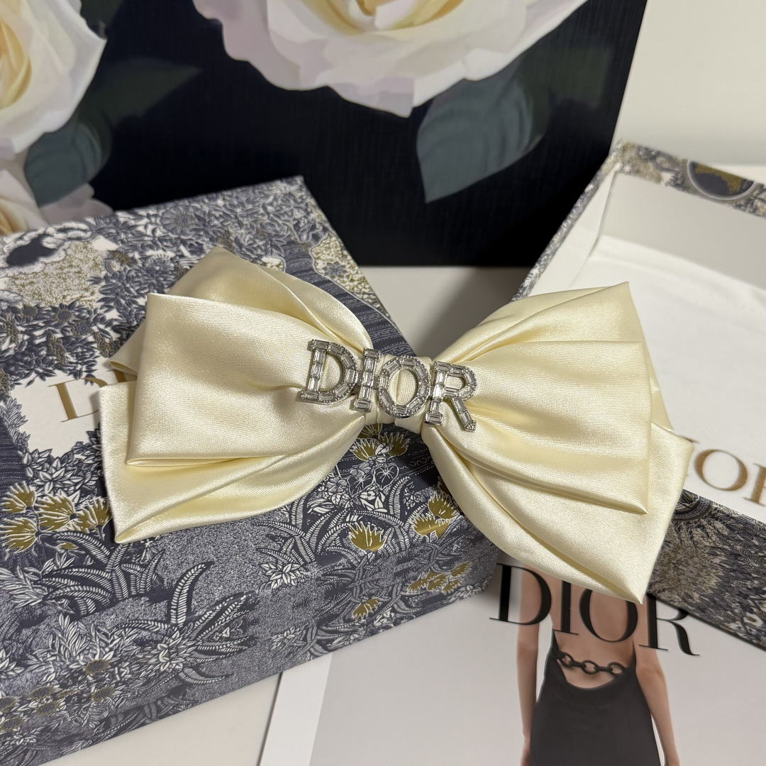 配专柜包装DIOR（迪奥）最新蝴蝶结中古五金水钻发夹#信我！人手必备的单品 这件必须买洋气神仙颜值💕💫小