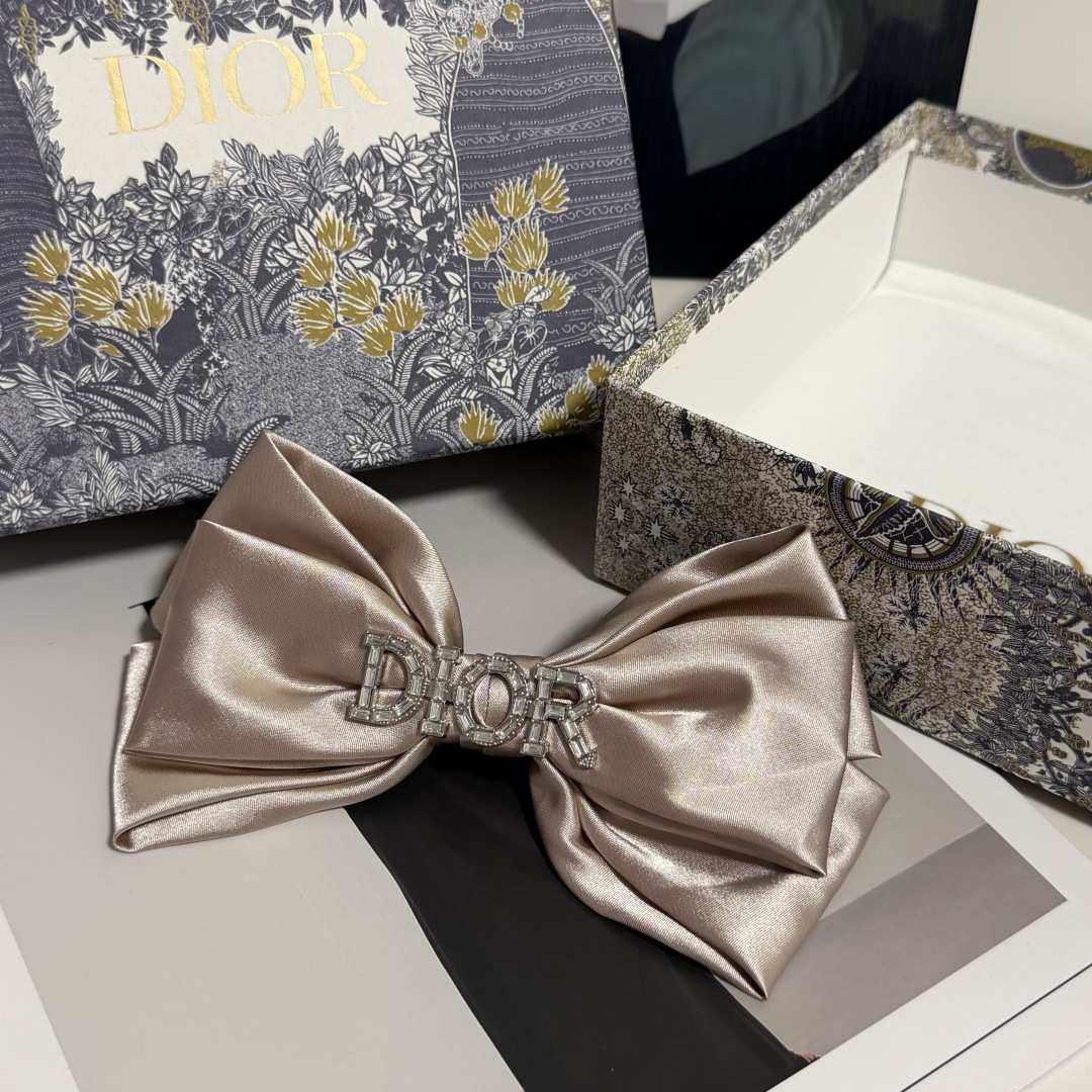 配专柜包装DIOR（迪奥）最新蝴蝶结中古五金水钻发夹#信我！人手必备的单品 这件必须买洋气神仙颜值💕💫小