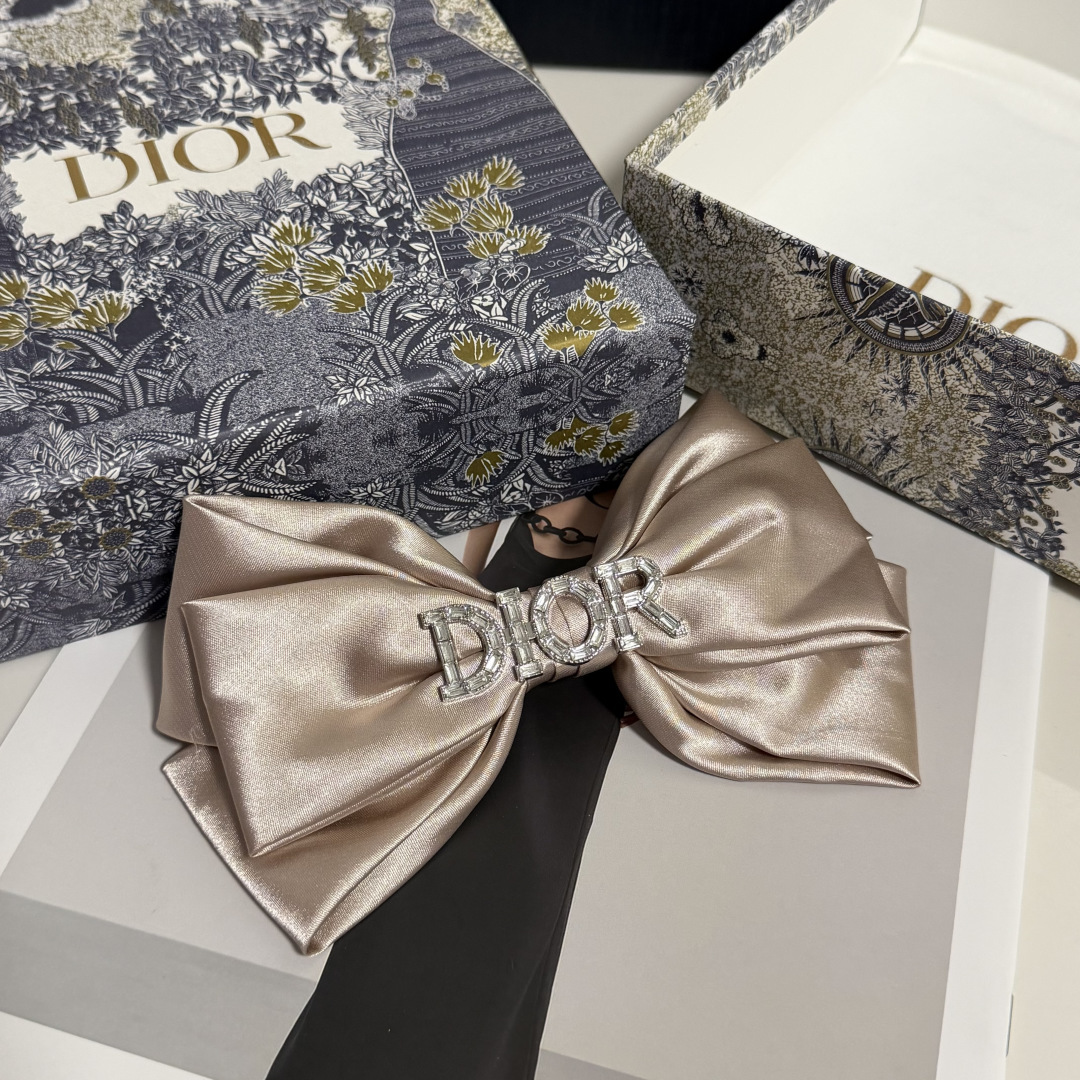 配专柜包装DIOR（迪奥）最新蝴蝶结中古五金水钻发夹#信我！人手必备的单品 这件必须买洋气神仙颜值💕💫小