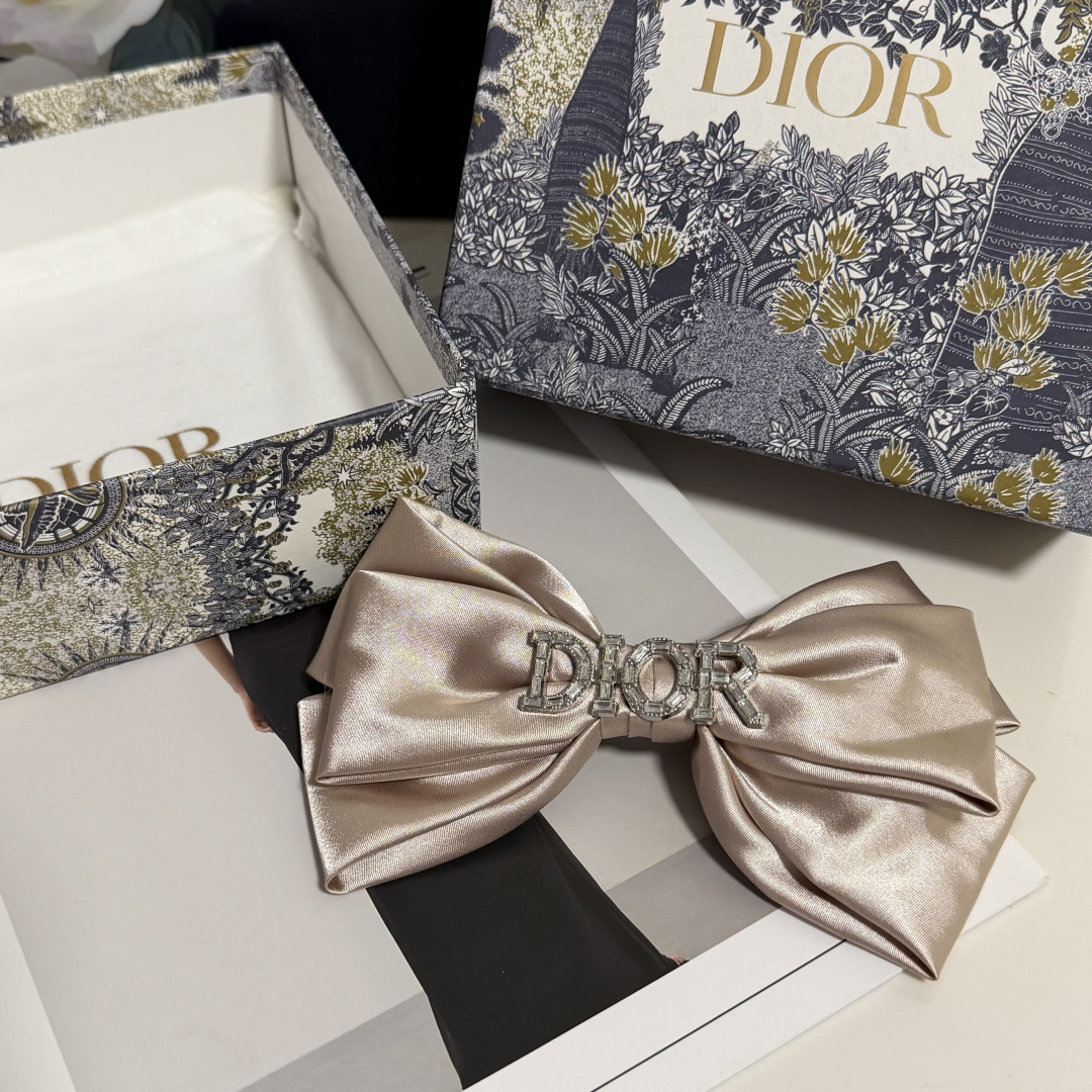 配专柜包装DIOR（迪奥）最新蝴蝶结中古五金水钻发夹#信我！人手必备的单品 这件必须买洋气神仙颜值💕💫小