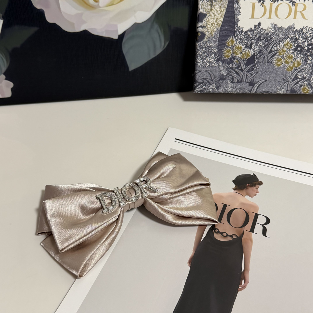 配专柜包装DIOR（迪奥）最新蝴蝶结中古五金水钻发夹#信我！人手必备的单品 这件必须买洋气神仙颜值💕💫小
