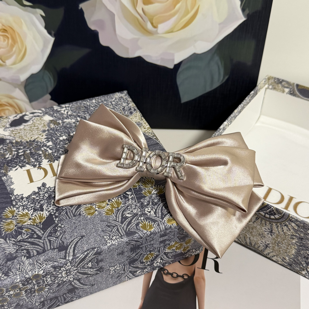 配专柜包装DIOR（迪奥）最新蝴蝶结中古五金水钻发夹#信我！人手必备的单品 这件必须买洋气神仙颜值💕💫小