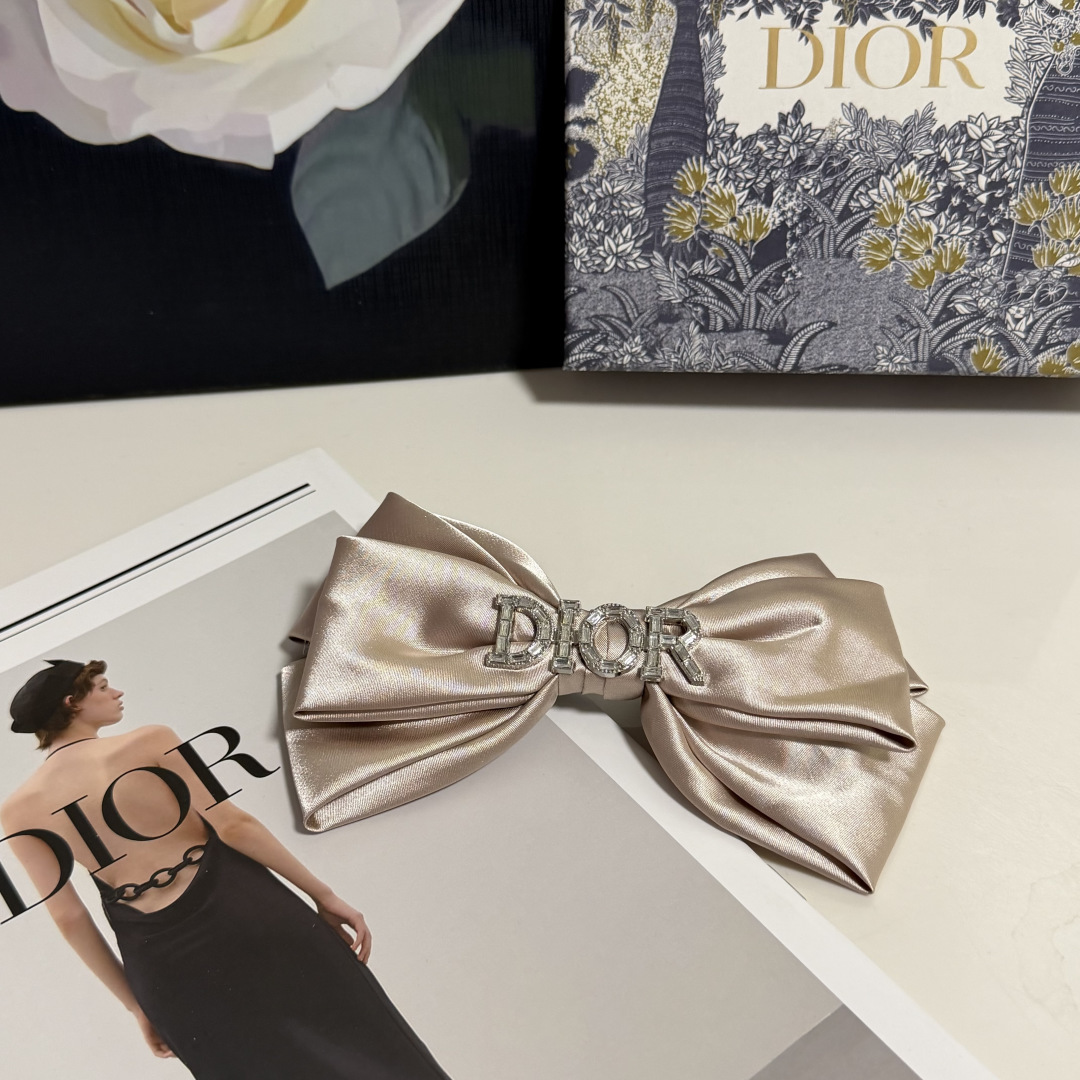 配专柜包装DIOR（迪奥）最新蝴蝶结中古五金水钻发夹#信我！人手必备的单品 这件必须买洋气神仙颜值💕💫小