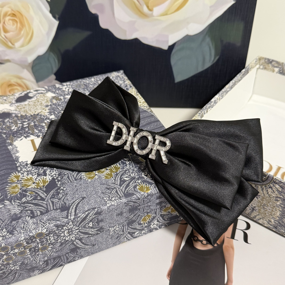 配专柜包装DIOR（迪奥）最新蝴蝶结中古五金水钻发夹#信我！人手必备的单品 这件必须买洋气神仙颜值💕💫小