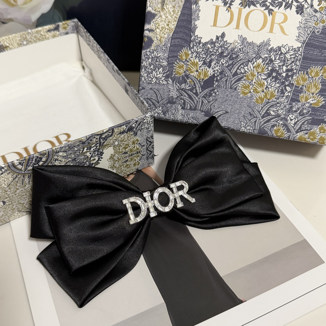 配专柜包装DIOR（迪奥）最新蝴蝶结中古五金水钻发夹#信我！人手必备的单品 这件必须买洋气神仙颜值💕💫小