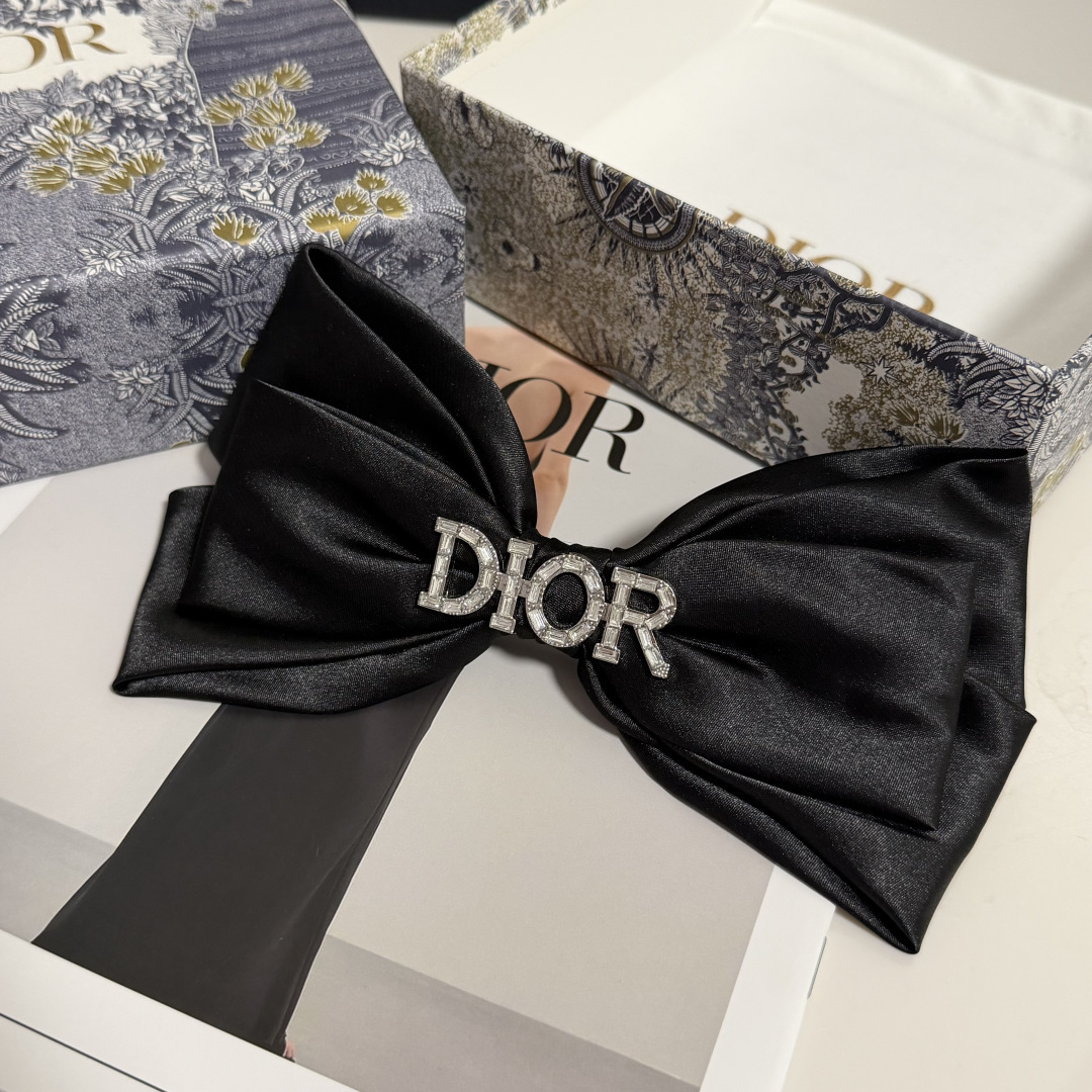 配专柜包装DIOR（迪奥）最新蝴蝶结中古五金水钻发夹#信我！人手必备的单品 这件必须买洋气神仙颜值💕💫小