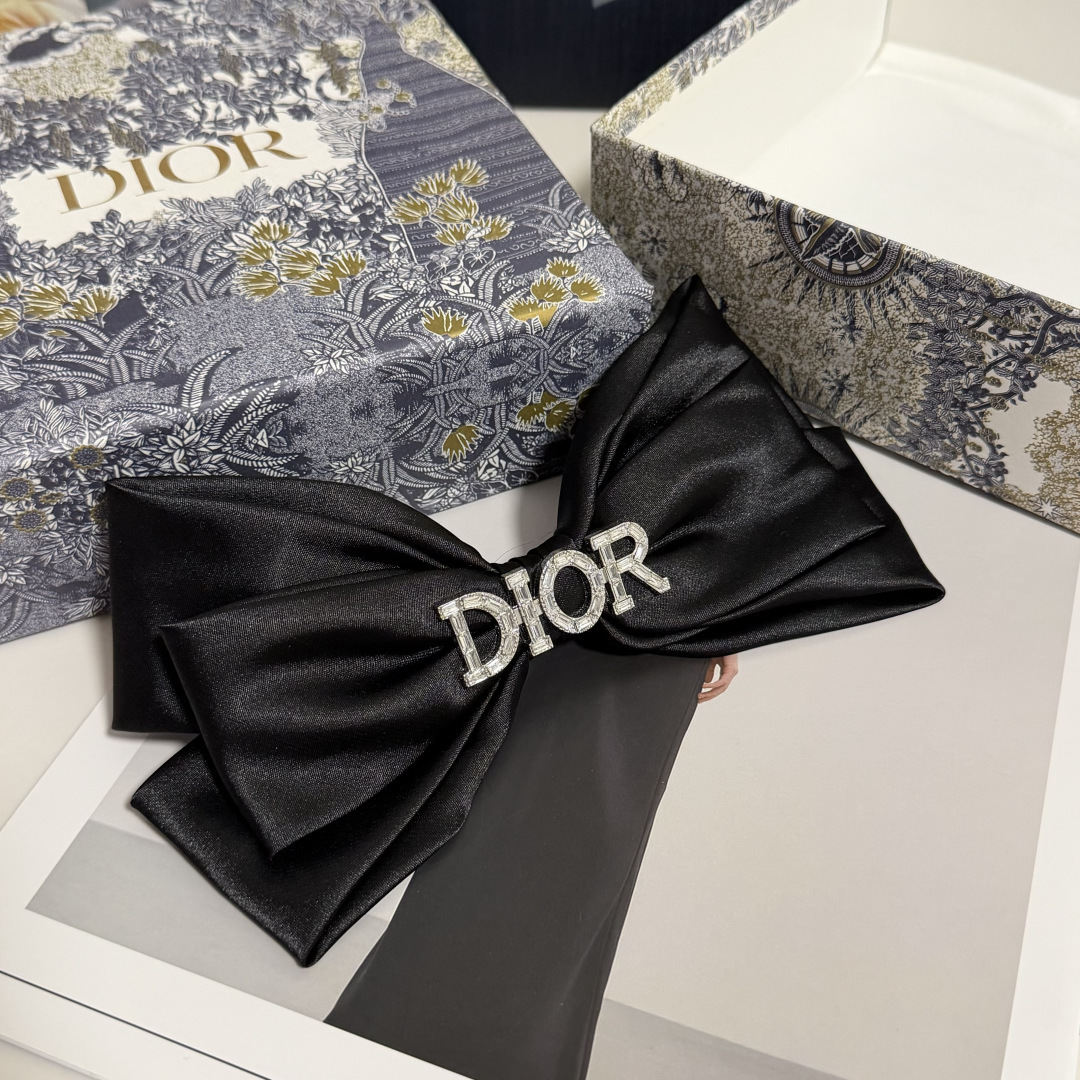 配专柜包装DIOR（迪奥）最新蝴蝶结中古五金水钻发夹#信我！人手必备的单品 这件必须买洋气神仙颜值💕💫小