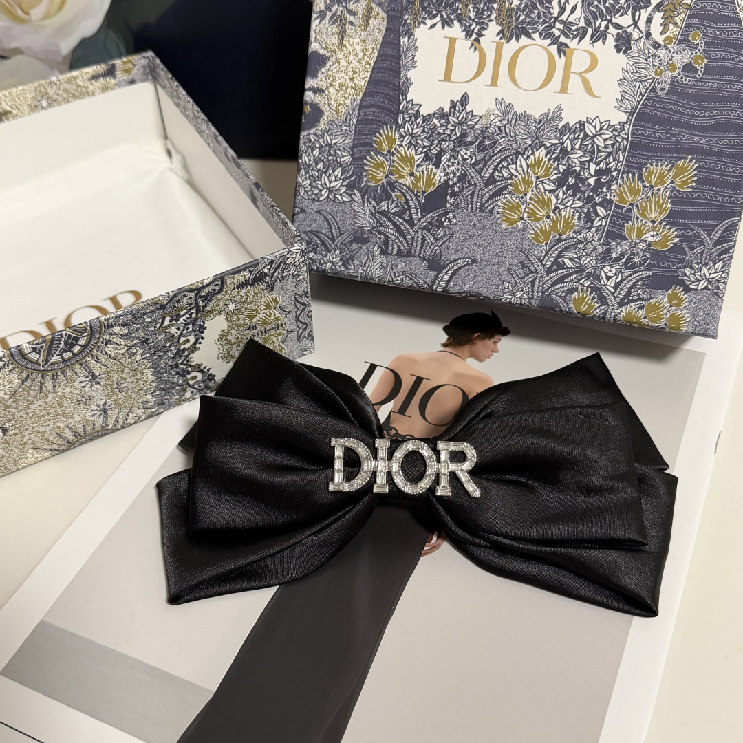 配专柜包装DIOR（迪奥）最新蝴蝶结中古五金水钻发夹#信我！人手必备的单品 这件必须买洋气神仙颜值💕💫小