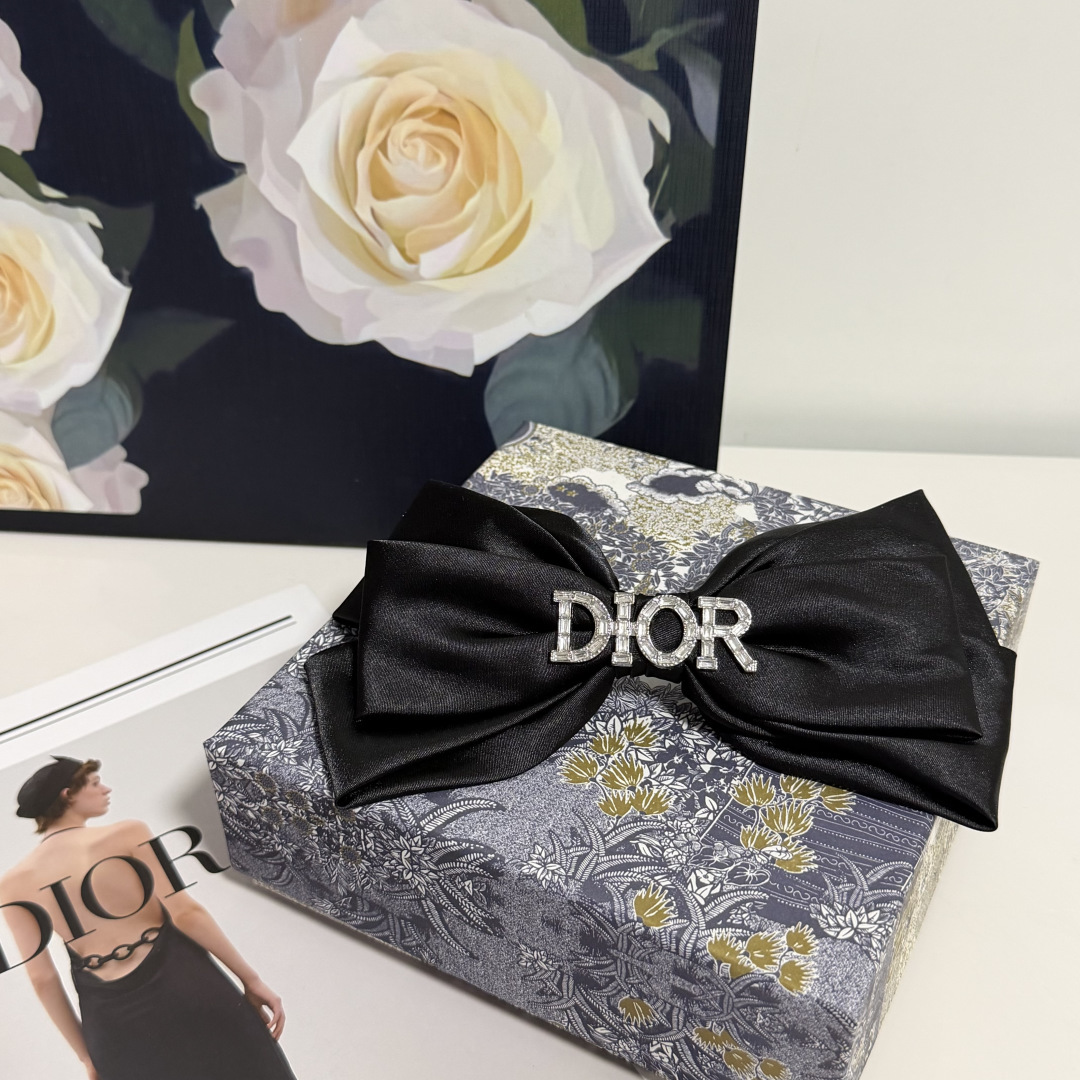 配专柜包装DIOR（迪奥）最新蝴蝶结中古五金水钻发夹#信我！人手必备的单品 这件必须买洋气神仙颜值💕💫小
