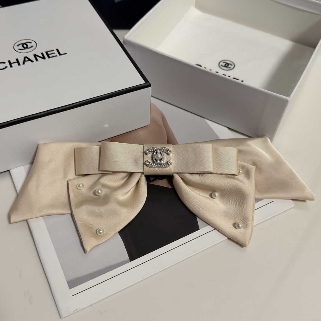配专柜包装Chanel（香奈儿）最新蝴蝶结中古珍珠发夹#信我！人手必备的单品 这件必须买洋气神仙颜值💕💫