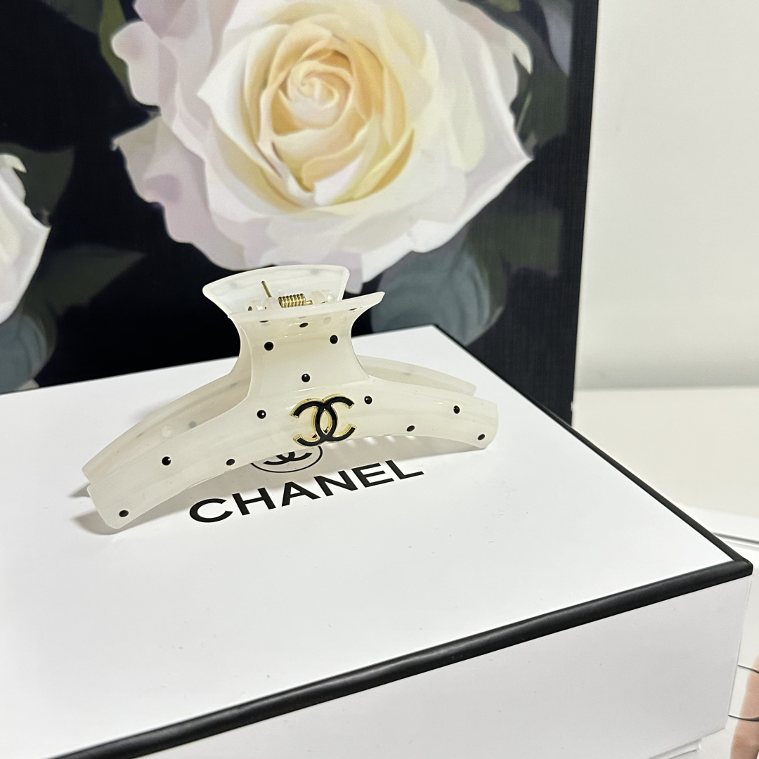 配专柜包装 Chanel（香奈儿）最新爆款来啦✨💫中古vintage复古抓夹优雅的girl值得入手 非常