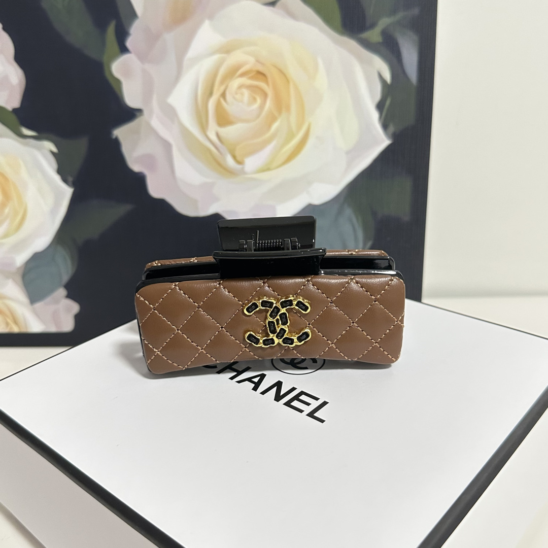 配专柜包装 Chanel（香奈儿）最新爆款来啦✨💫中古vintage复古老花抓夹优雅的girl值得入手 