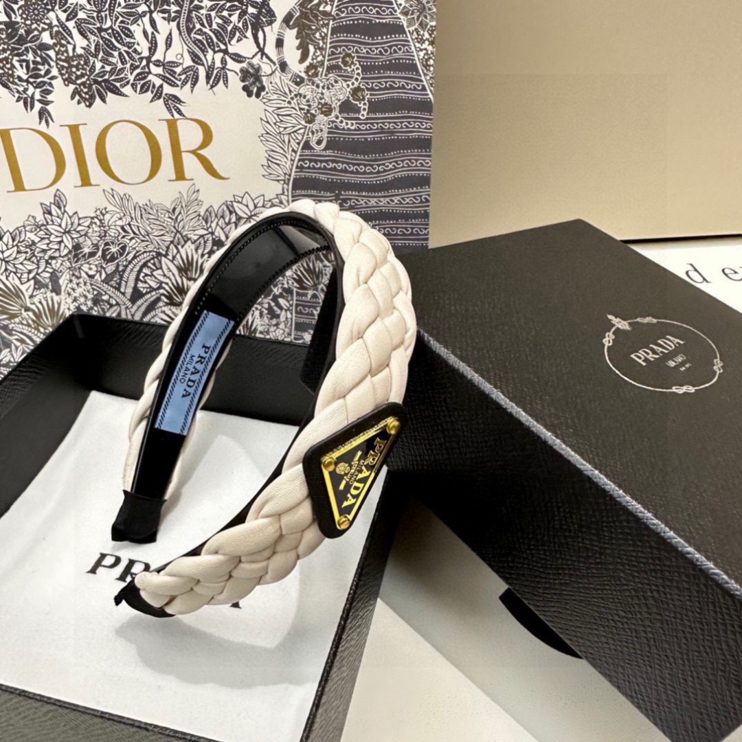 配专柜包装Prada（普拉达）最新发箍小仙女快入手特殊材质 不嘞头可盐可甜～