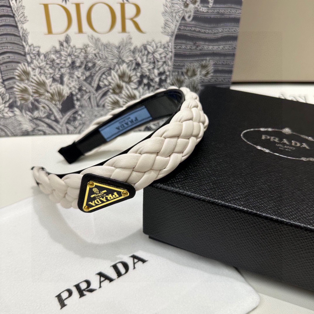 配专柜包装Prada（普拉达）最新发箍小仙女快入手特殊材质 不嘞头可盐可甜～