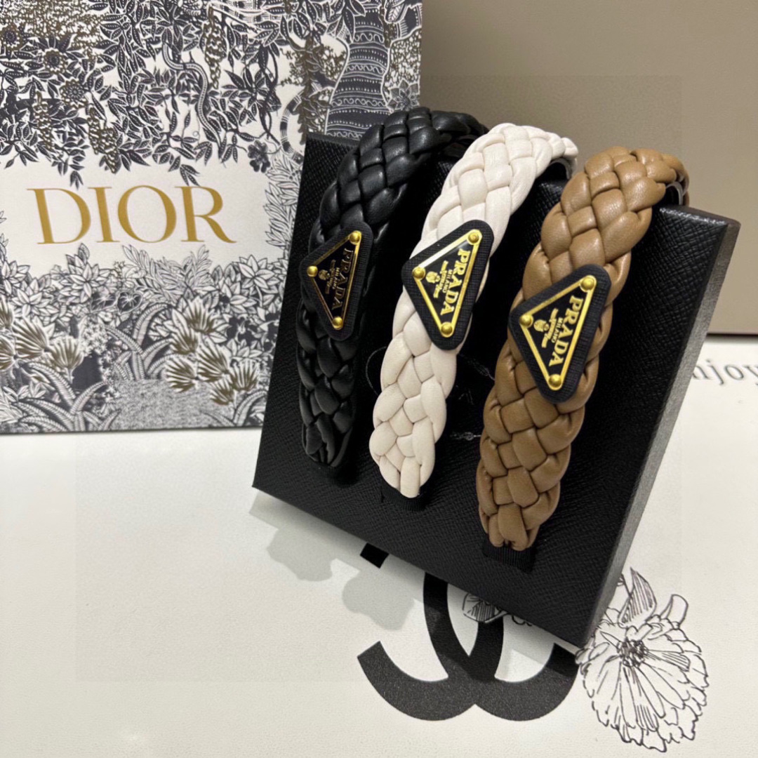 配专柜包装Prada（普拉达）最新发箍小仙女快入手特殊材质 不嘞头可盐可甜～