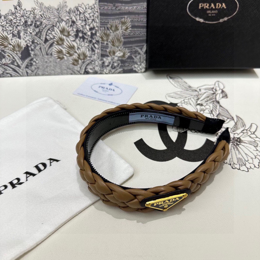 配专柜包装Prada（普拉达）最新发箍小仙女快入手特殊材质 不嘞头可盐可甜～