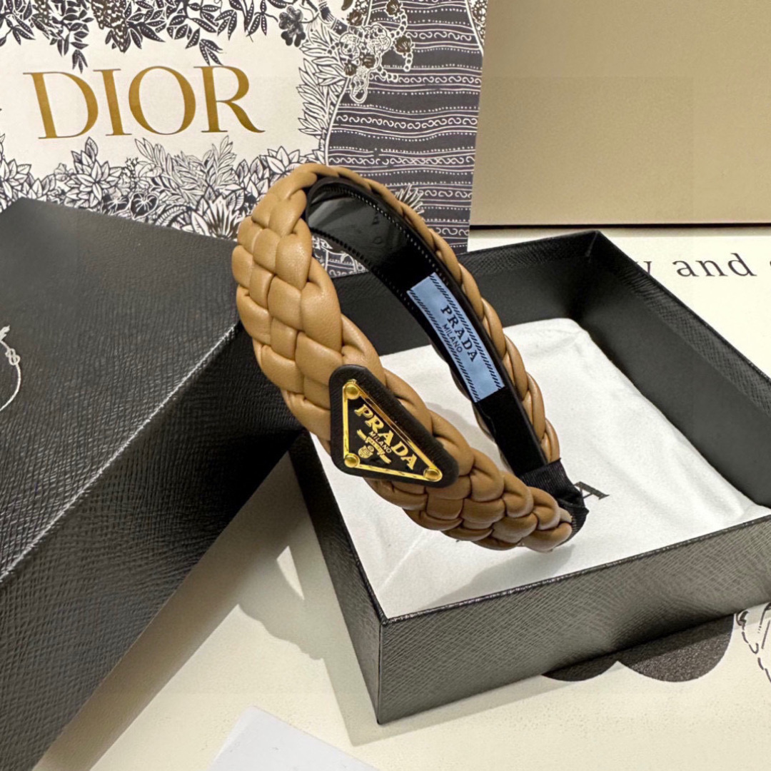 配专柜包装Prada（普拉达）最新发箍小仙女快入手特殊材质 不嘞头可盐可甜～