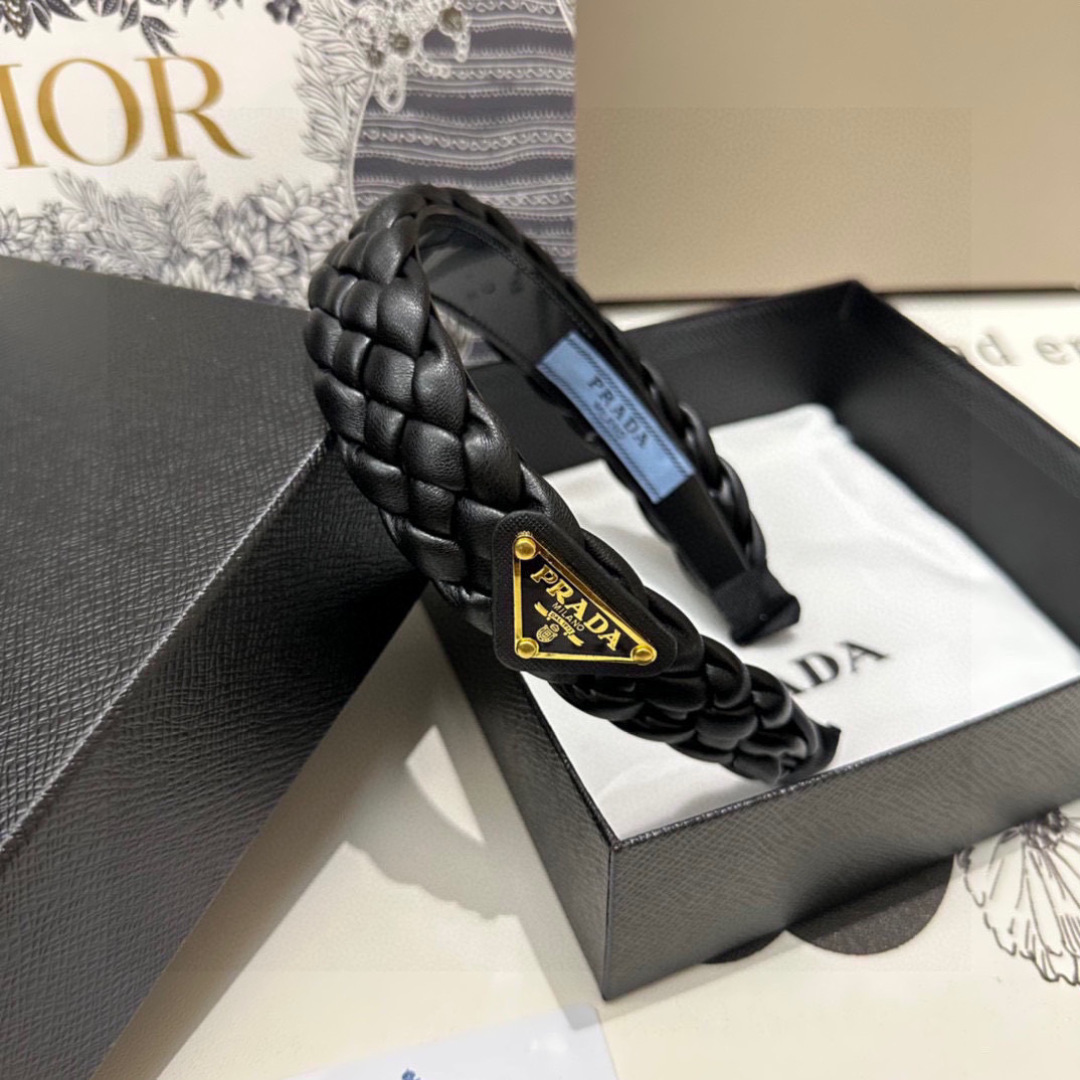 配专柜包装Prada（普拉达）最新发箍小仙女快入手特殊材质 不嘞头可盐可甜～