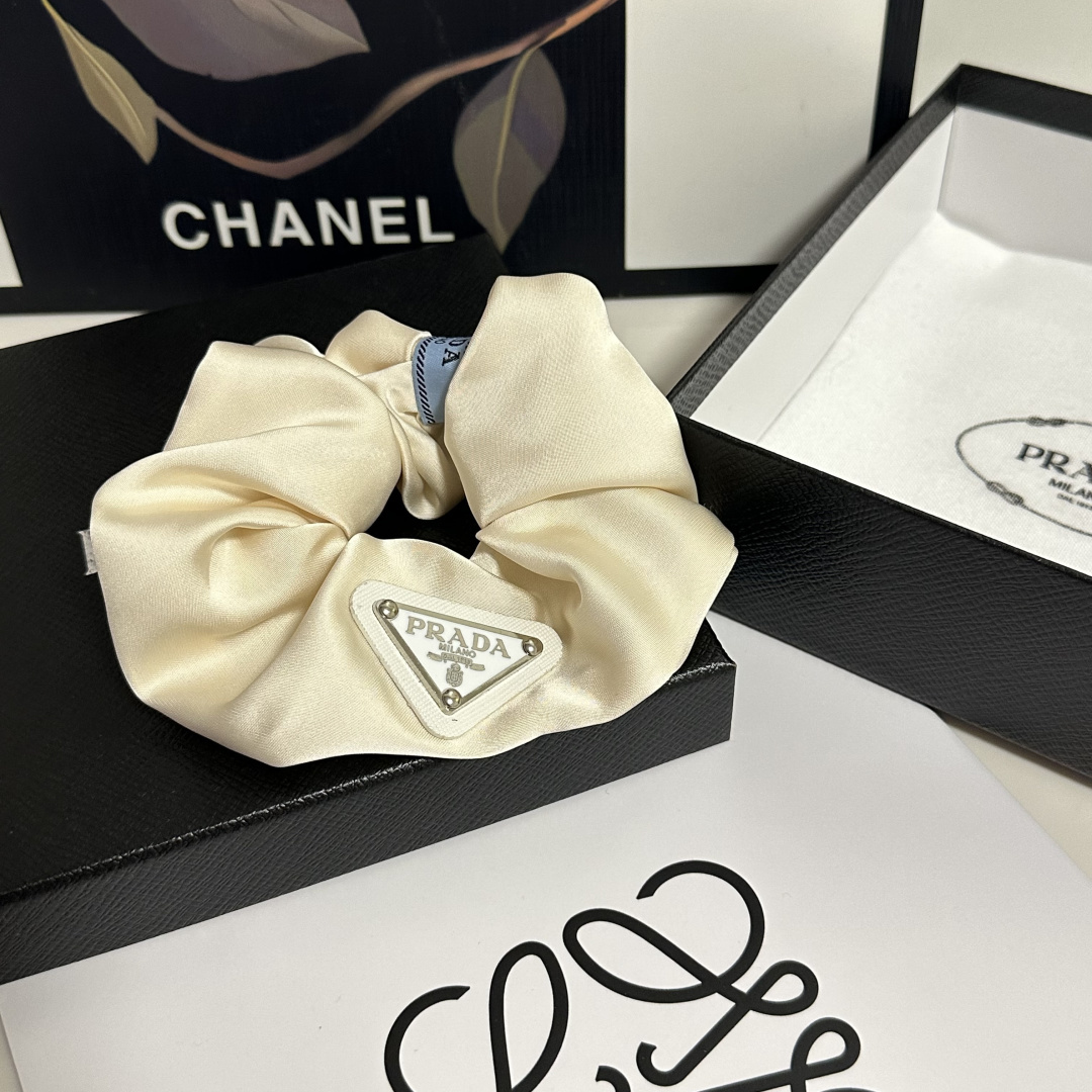 （单个）配全套包装Prada（普拉达）爆款发圈，专柜款出货一看就特别高档 超级百搭 必须自留