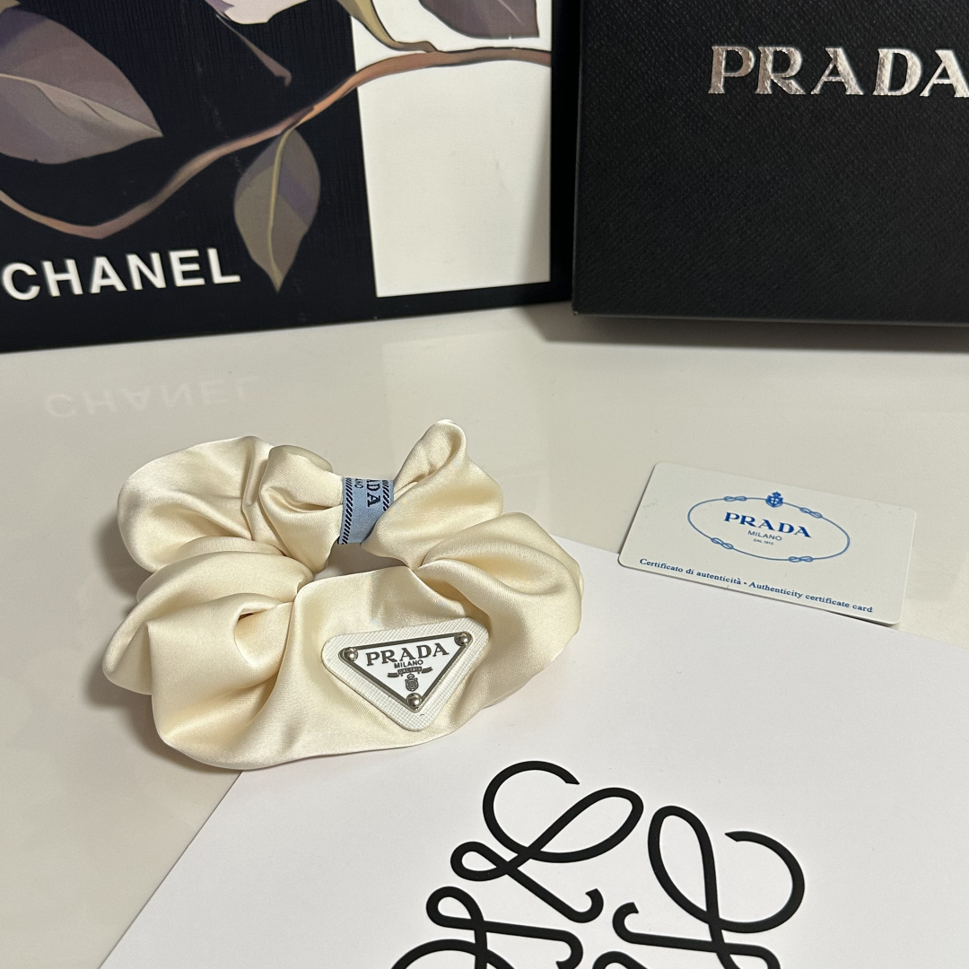 （单个）配全套包装Prada（普拉达）爆款发圈，专柜款出货一看就特别高档 超级百搭 必须自留