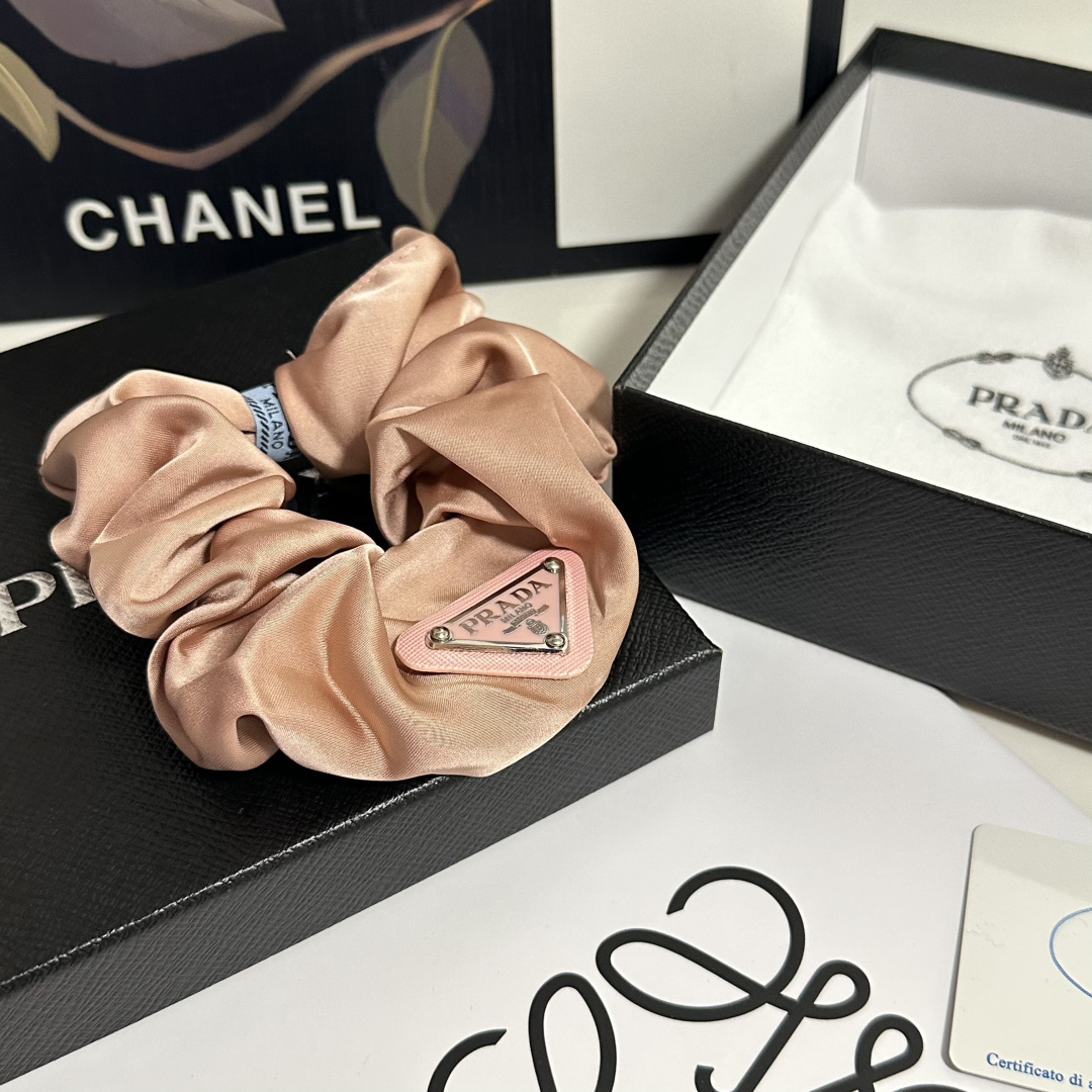 （单个）配全套包装Prada（普拉达）爆款发圈，专柜款出货一看就特别高档 超级百搭 必须自留