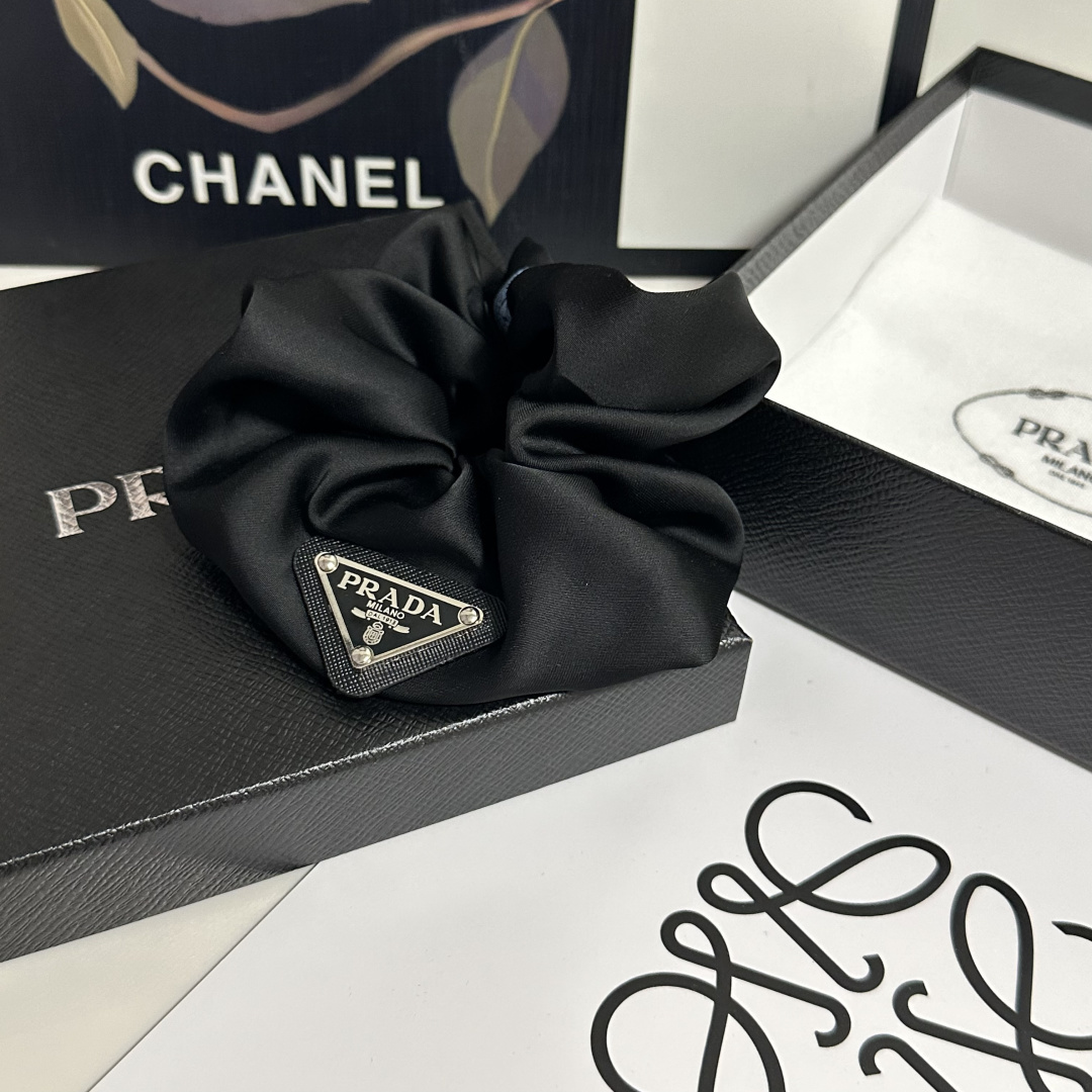 （单个）配全套包装Prada（普拉达）爆款发圈，专柜款出货一看就特别高档 超级百搭 必须自留