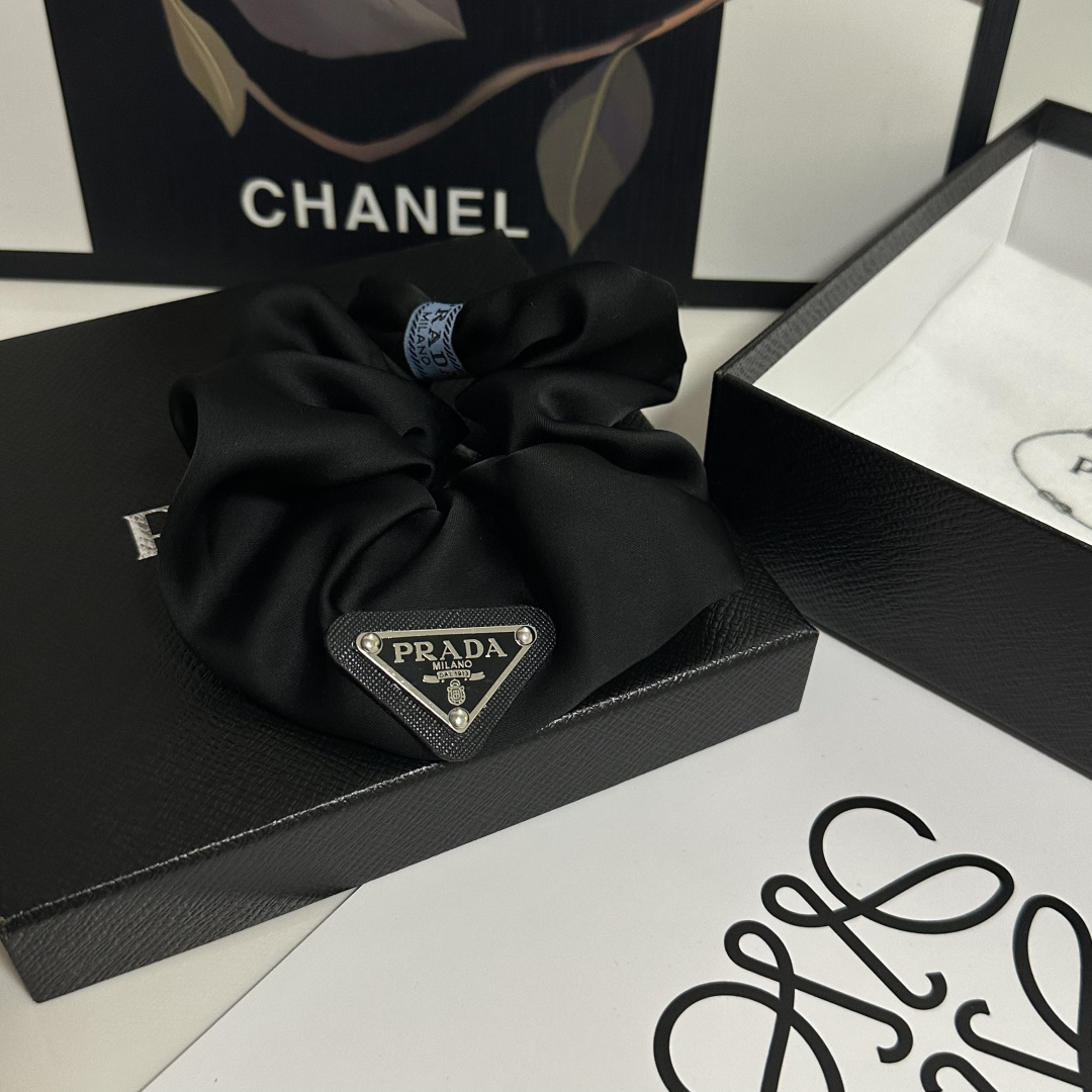 （单个）配全套包装Prada（普拉达）爆款发圈，专柜款出货一看就特别高档 超级百搭 必须自留