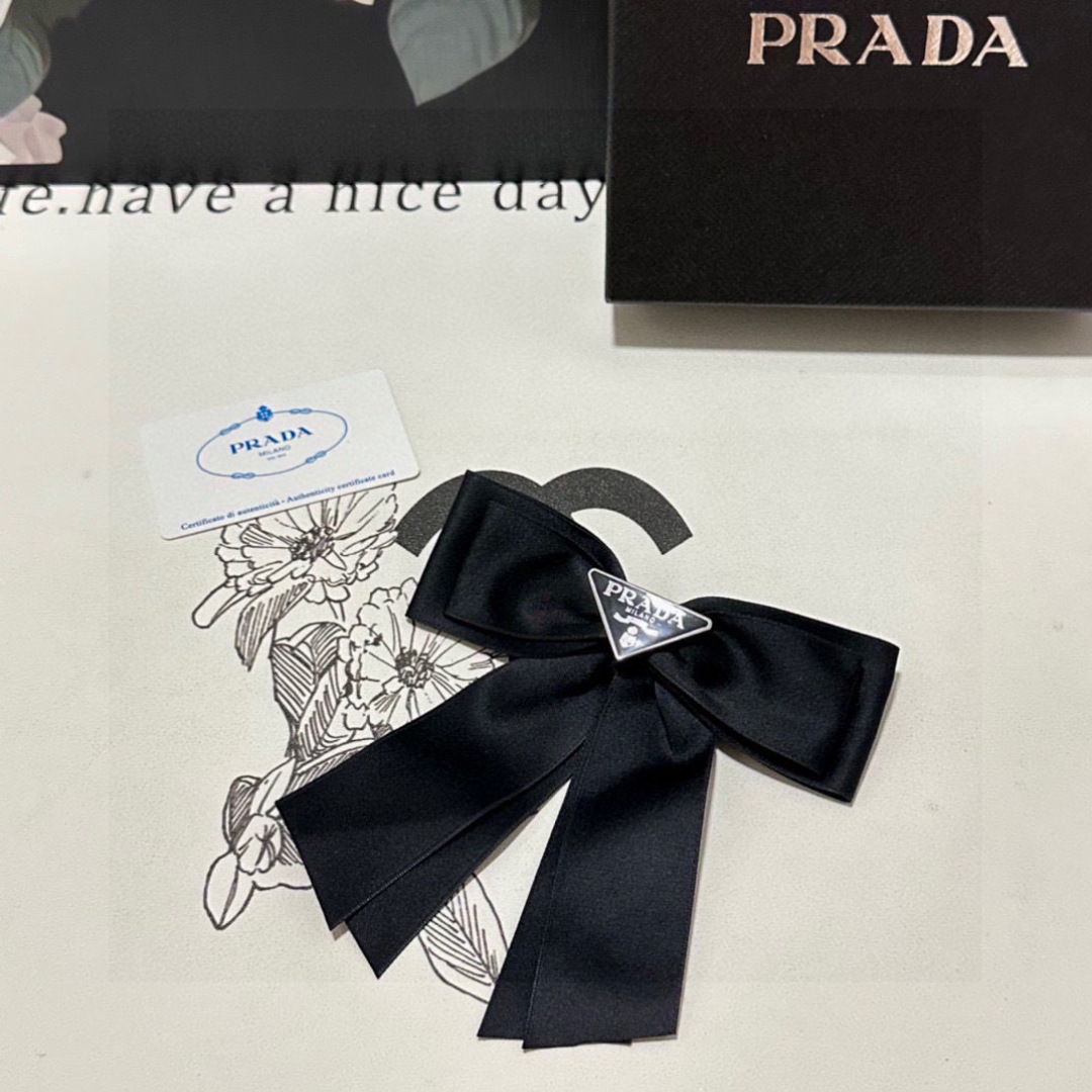 配专柜包装Prada（普拉达）最新蝴蝶结中古五金发夹#信我！人手必备的单品 这件必须买洋气神仙颜值💕💫小